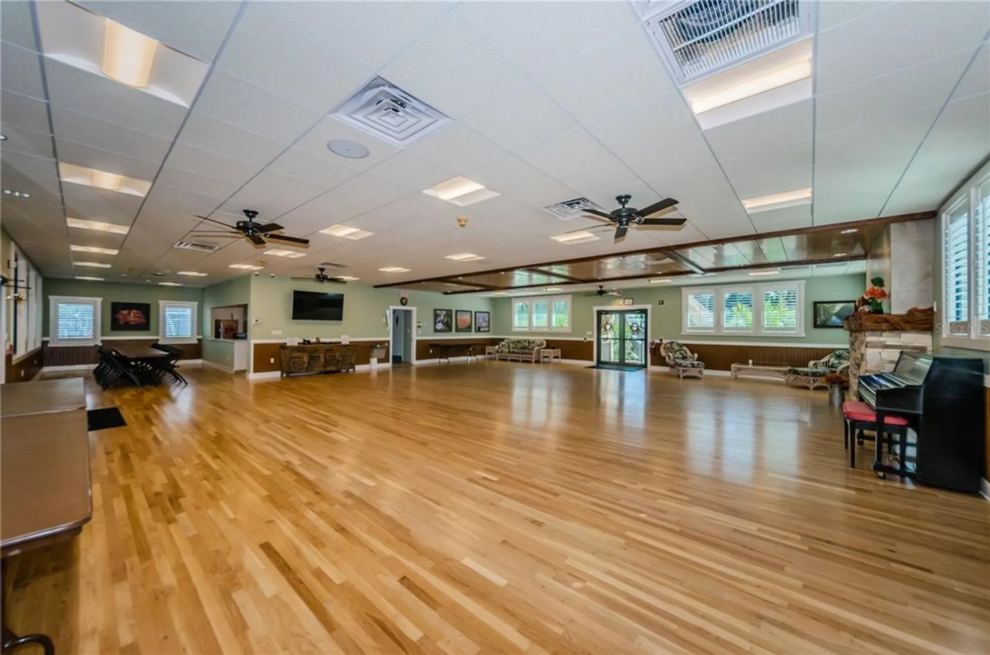 Property Slideshow image 59 of 100 | 3420 stonehaven ct d, Palm Harbor, FL, 34684