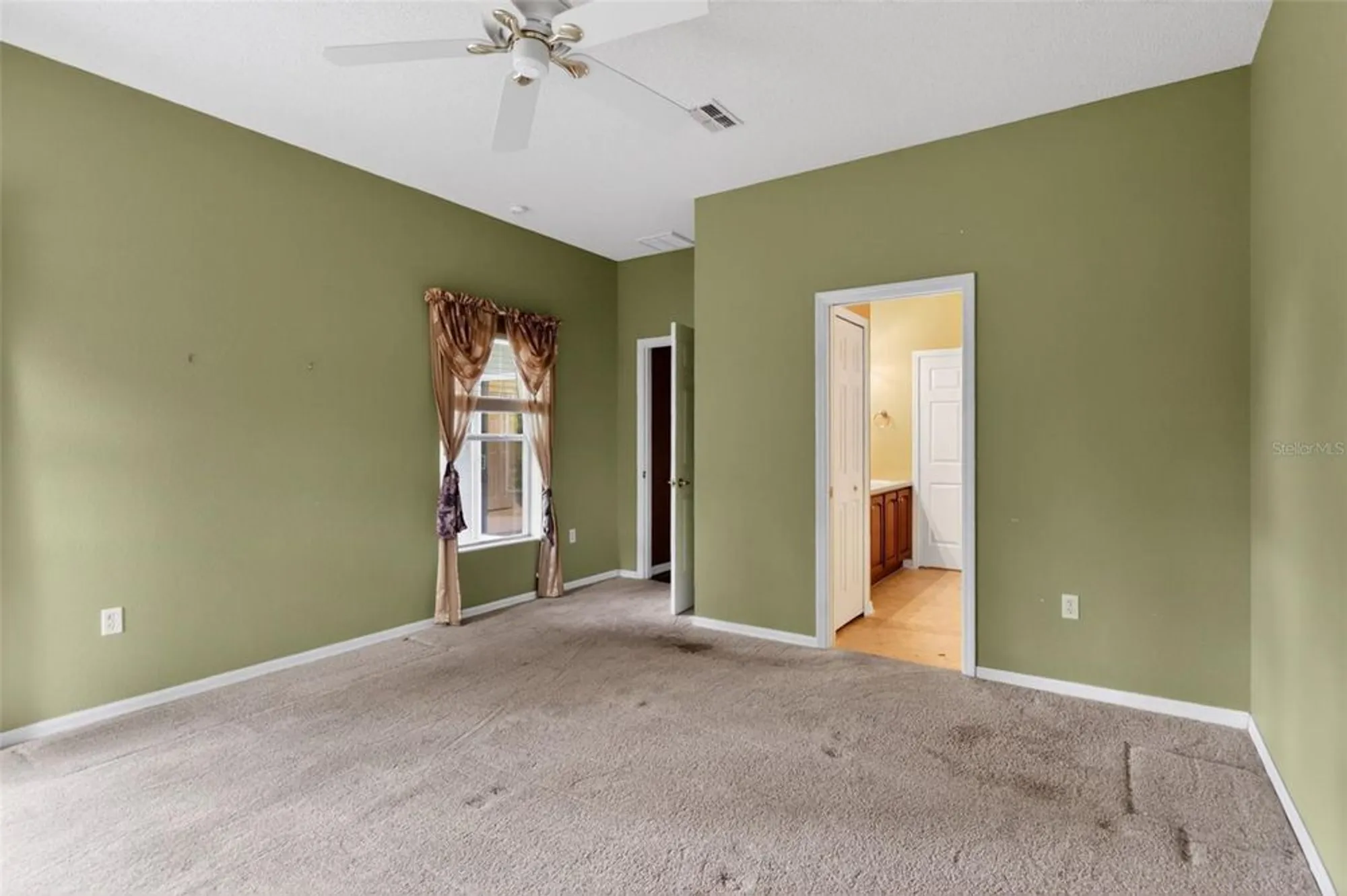 Property Slideshow image 18 of 25 | 2453 pleasant hill ln, Holiday, FL, 34691