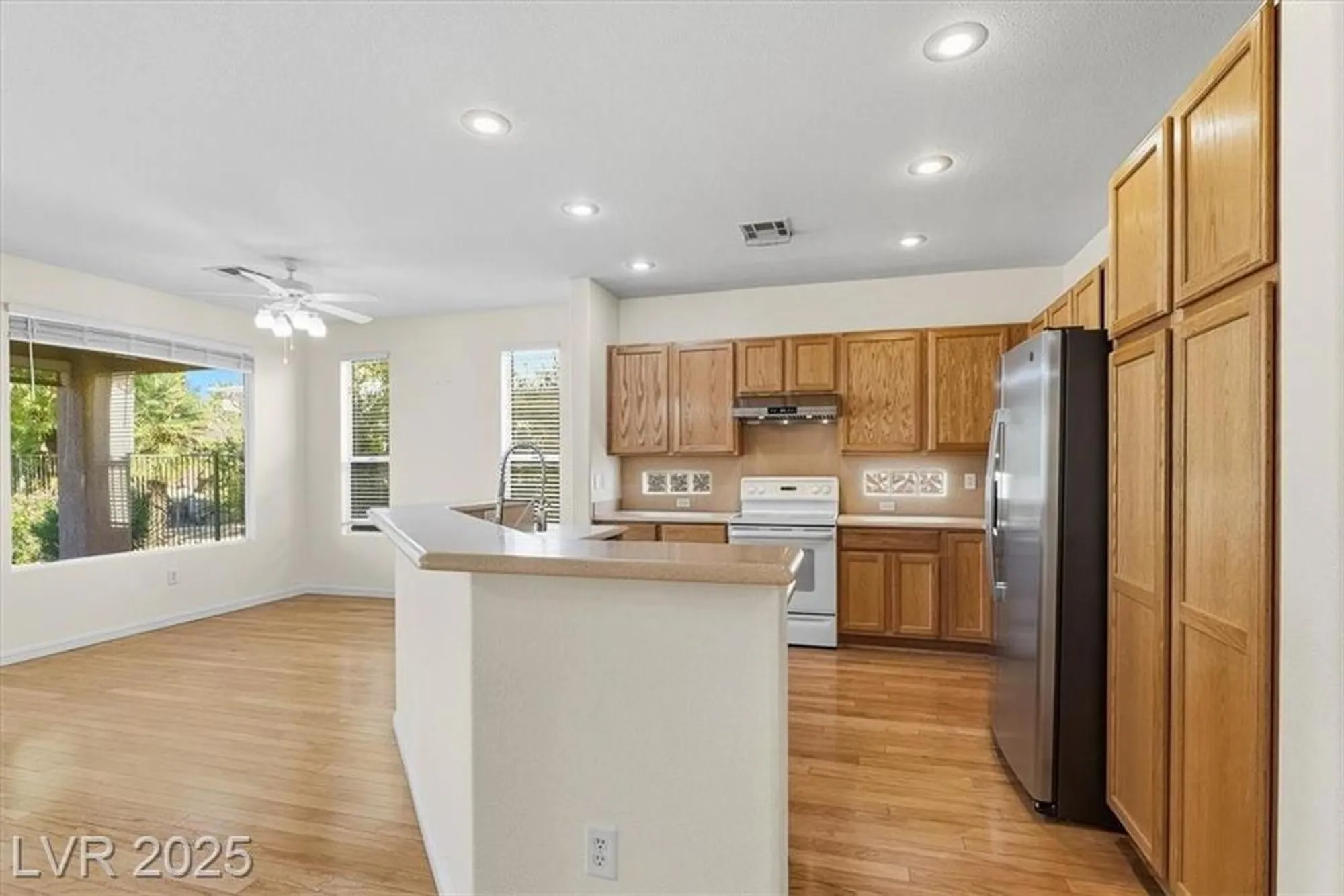 Property Slideshow image 6 of 45 | 4639 denaro dr, Las Vegas, NV, 89135