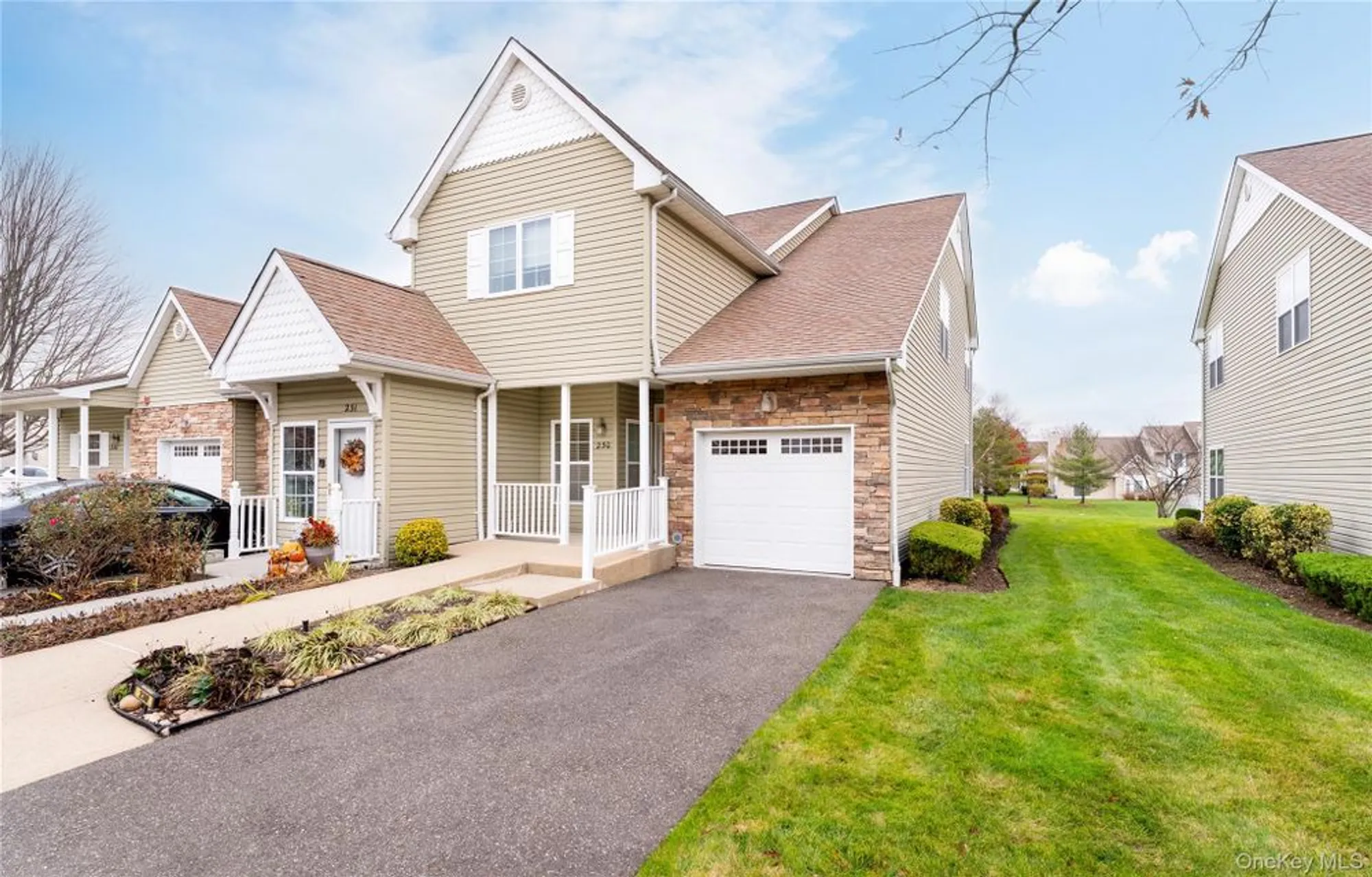 Property Slideshow image 2 of 38 | 230 ira rd # 230, Mount Sinai, NY, 11766