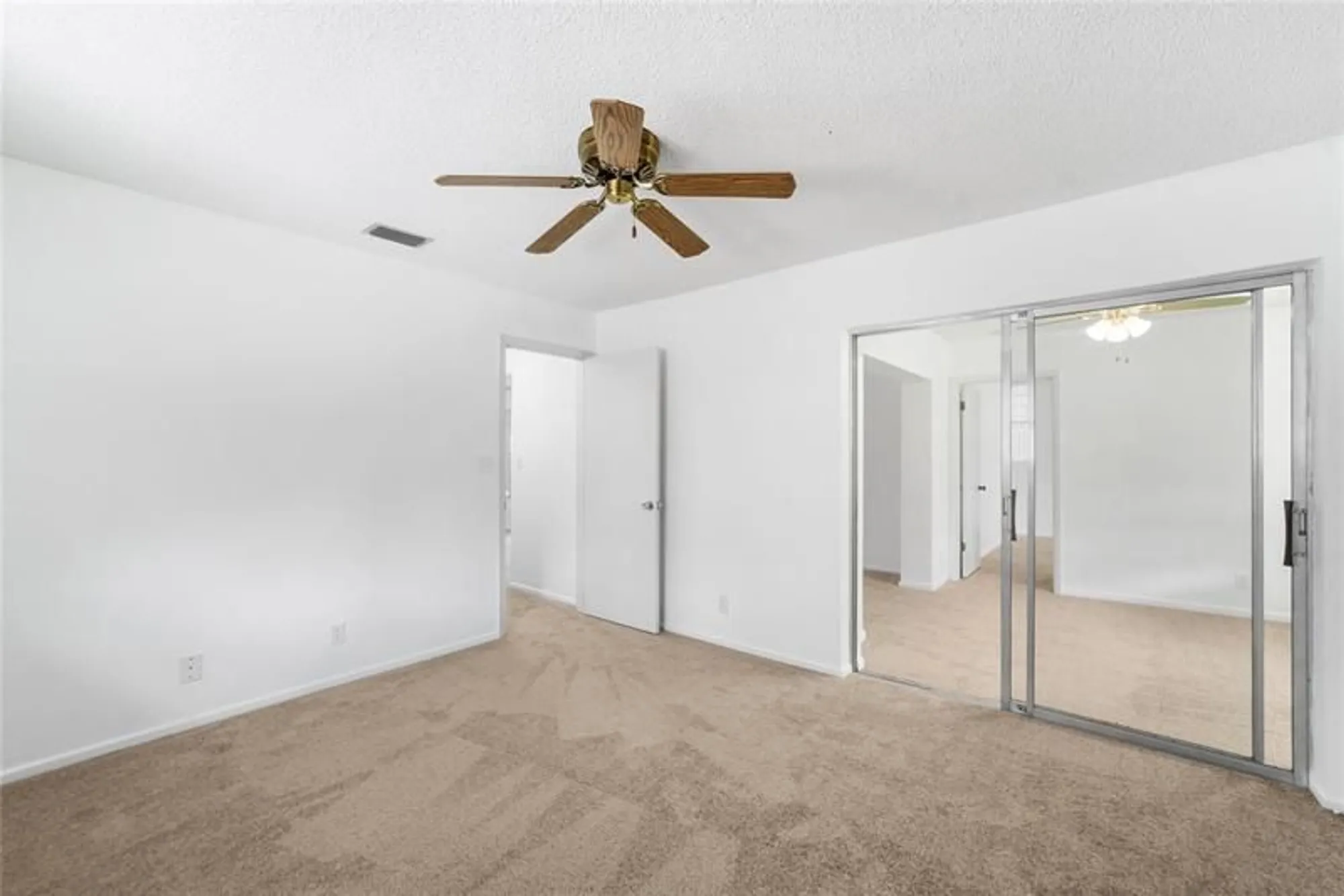 Property Slideshow image 17 of 34 | 4524 nw 43rd ave, Tamarac, FL, 33319