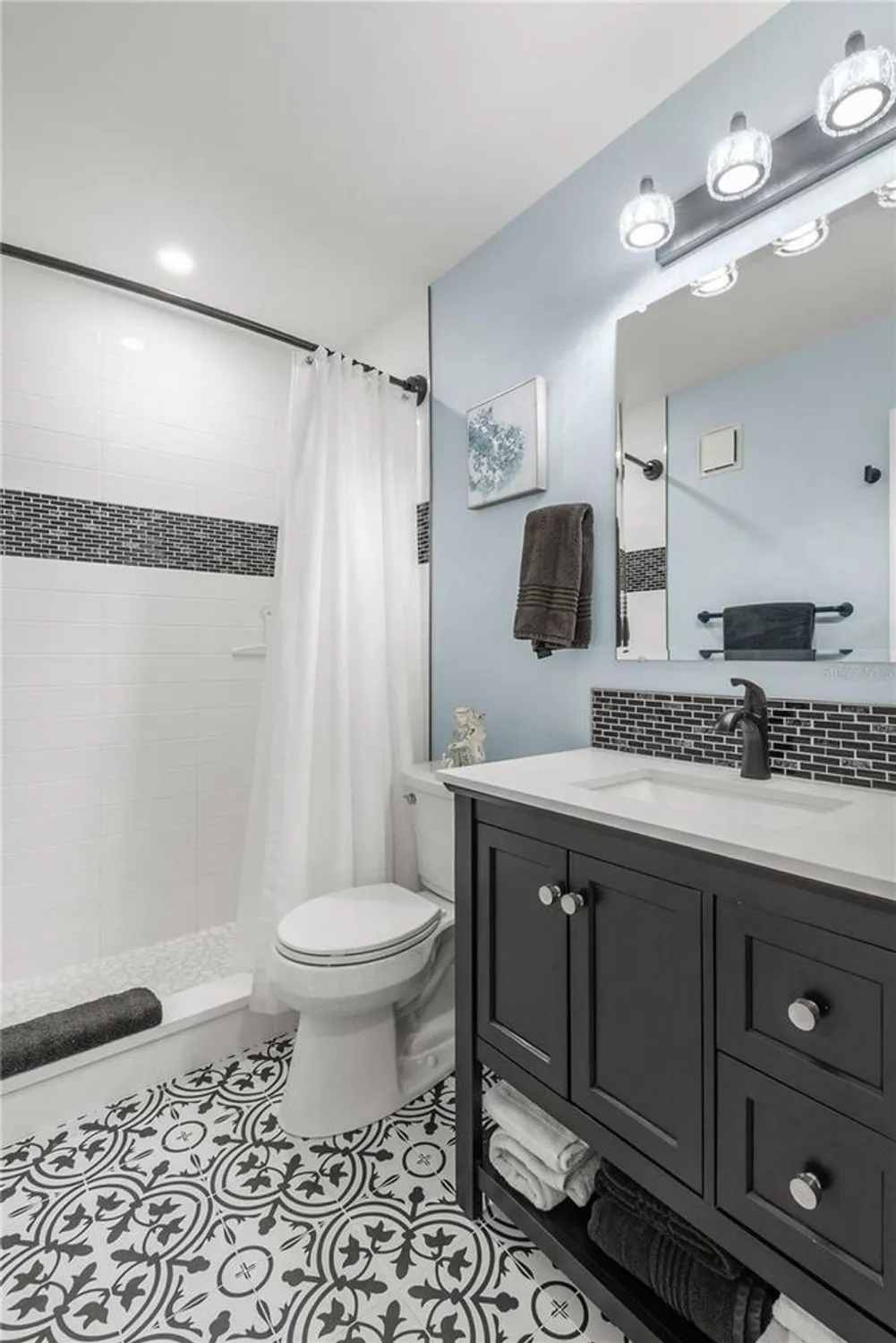 Property Slideshow image 19 of 39 | 5925 shore blvd 215, Gulfport, FL, 33707