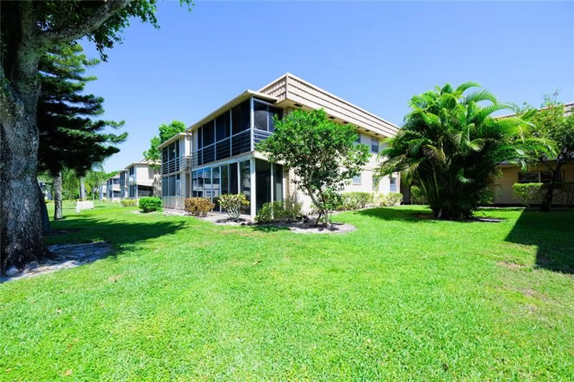 Property Slideshow image 15 of 19 | 633 brittany n # 633, Delray Beach, FL, 33446