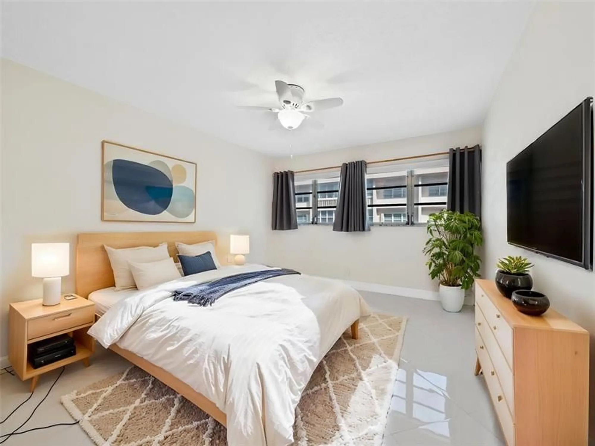 Property Slideshow image 7 of 23 | 329 se 3rd st 305p, Hallandale Beach, FL, 33009