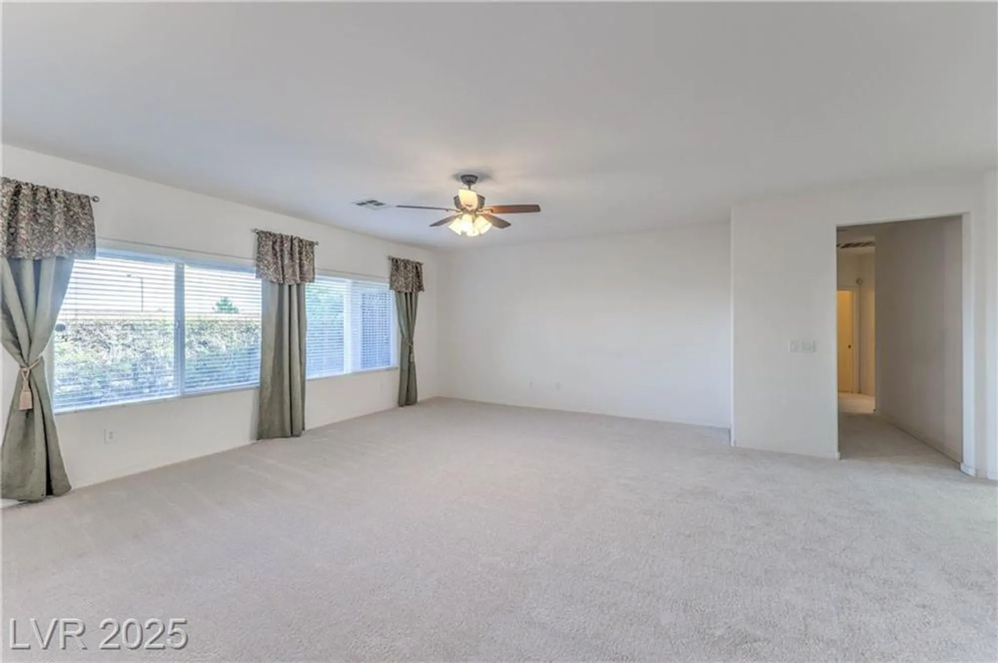 Property Slideshow image 10 of 52 | 2175 waterton rivers dr, Henderson, NV, 89044