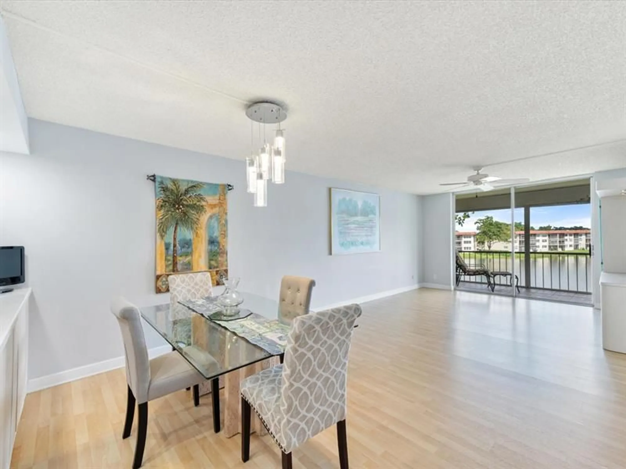 Property Slideshow image 3 of 42 | 9423 s hollybrook lake dr 309, Pembroke Pines, FL, 33025