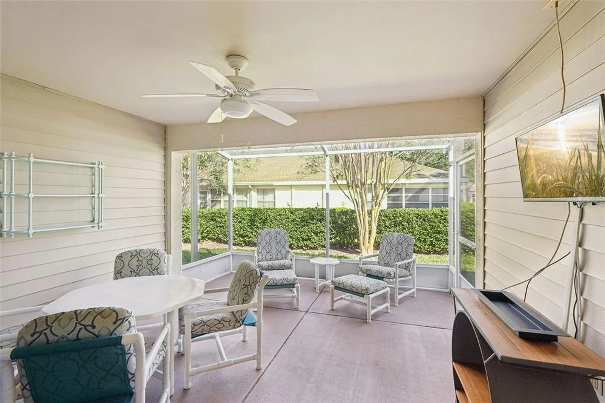 Property Slideshow image 27 of 57 | 2433 new haven cir, Sun City Center, FL, 33573