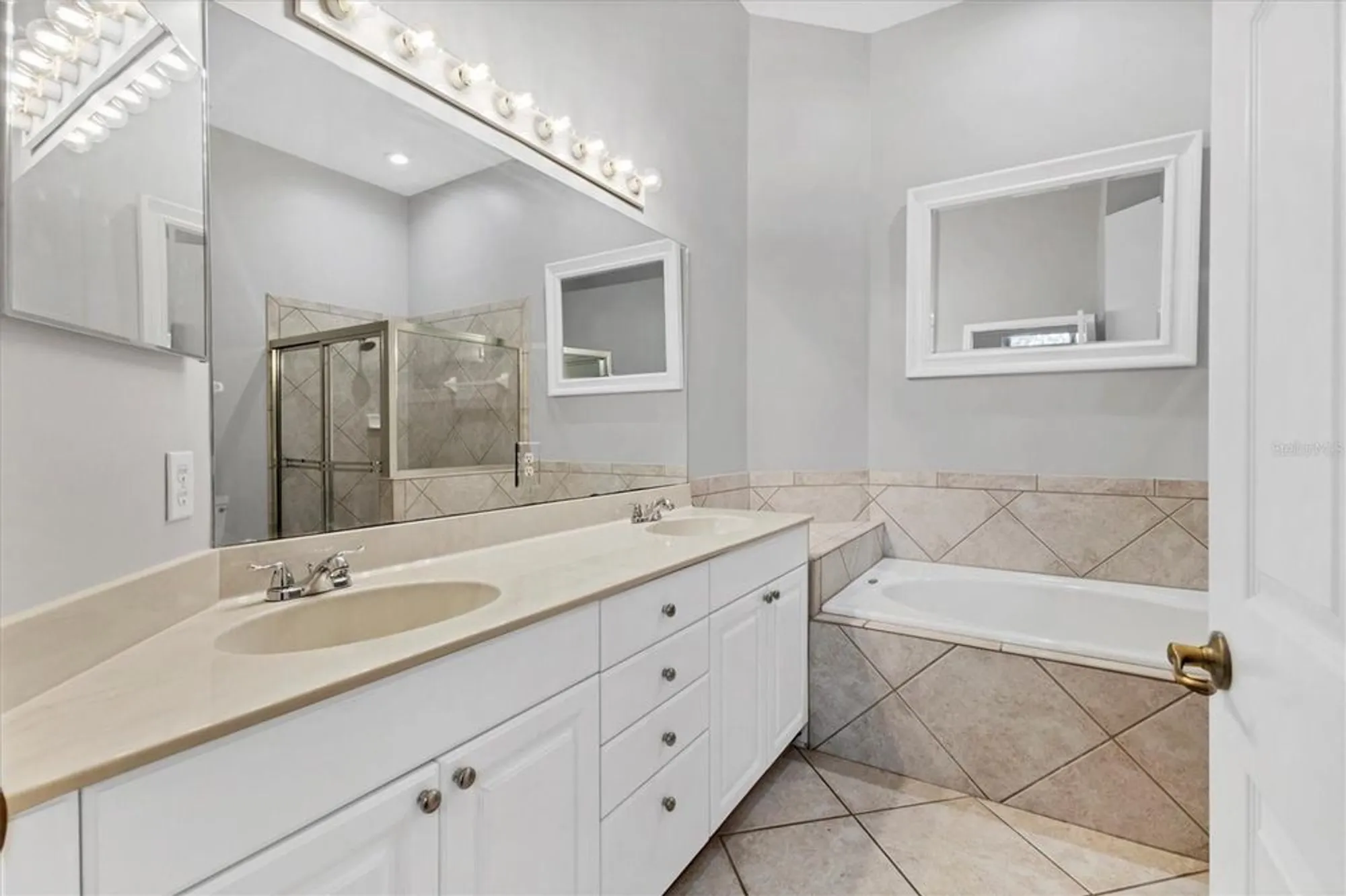 Property Slideshow image 13 of 18 | 3333 grand vista ct unit 203, Port Charlotte, FL, 33953