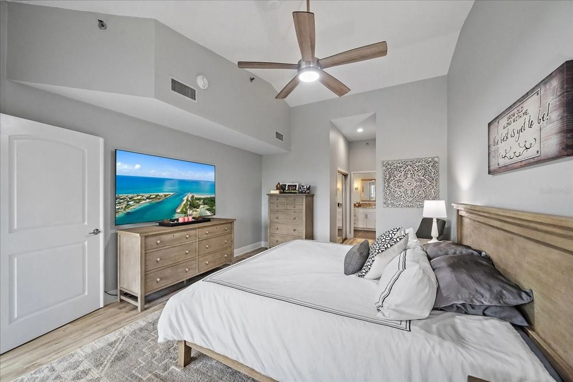 Property Slideshow image 21 of 52 | 5400 eagles point cir apt 405, Sarasota, FL, 34231