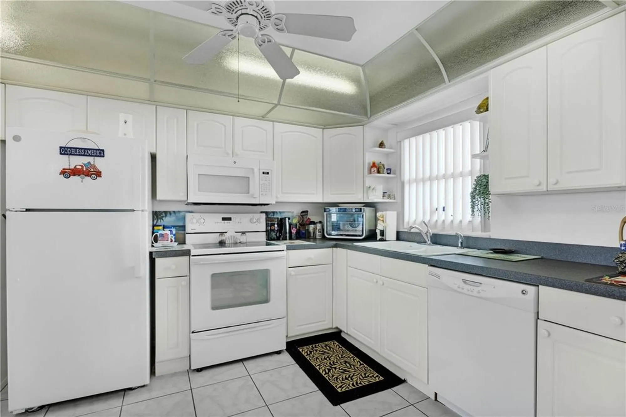 Property Slideshow image 8 of 47 | 4525 cove cir apt 1002, St Petersburg, FL, 33708