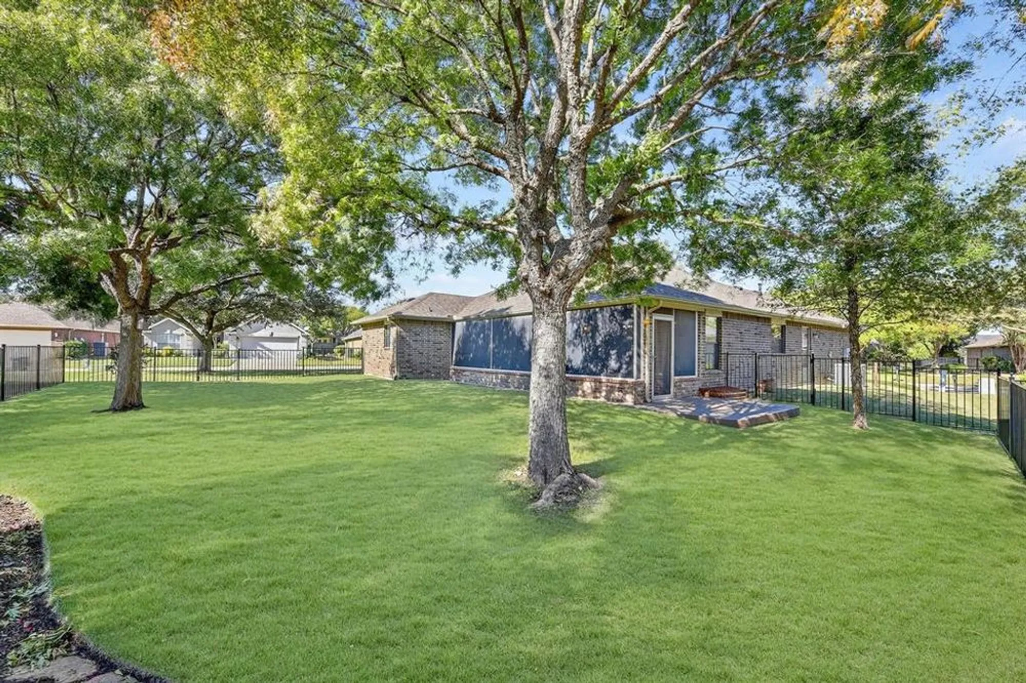 Property Slideshow image 27 of 29 | 9609 pinewood dr, Denton, TX, 76207