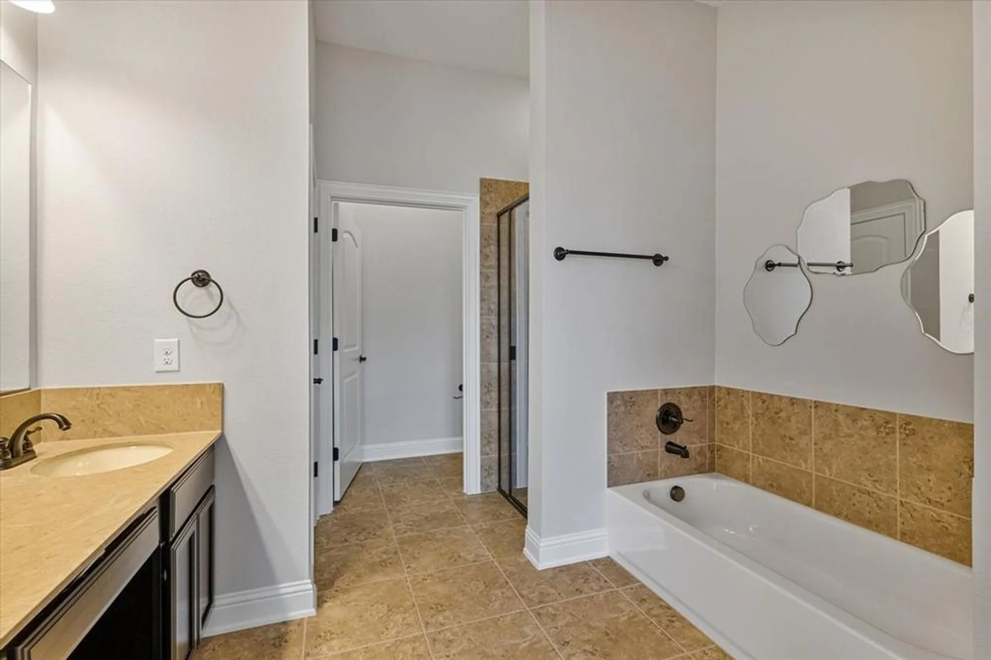 Property Slideshow image 14 of 28 | 3701 creek view dr, Mckinney, TX, 75071