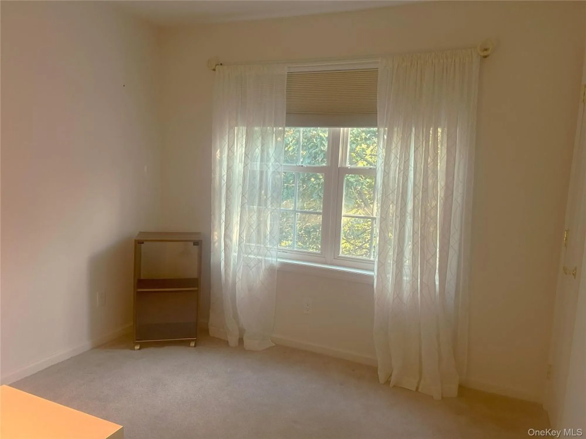 Property Slideshow image 8 of 11 | 1082 savoy dr, Melville, NY, 11747