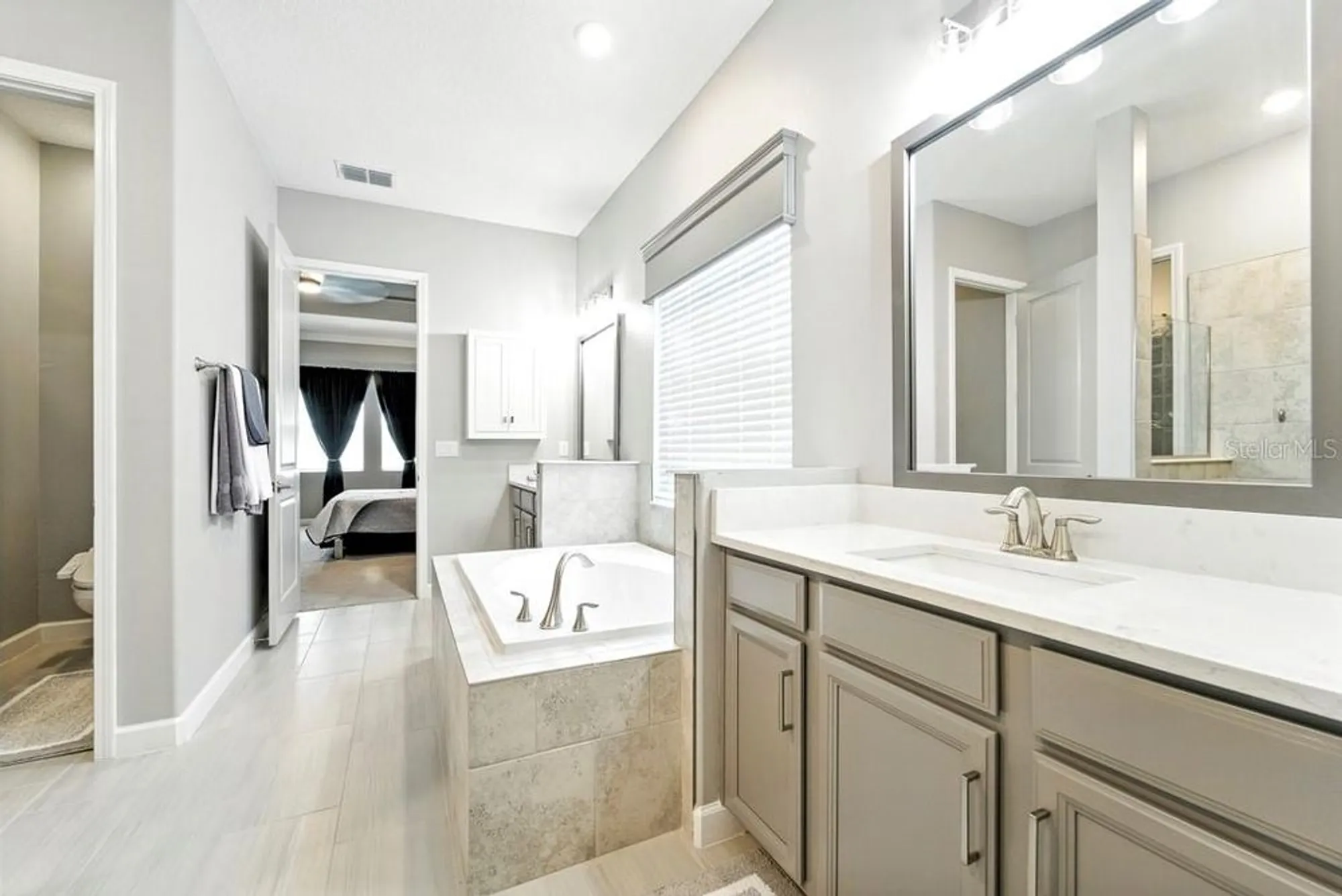 Property Slideshow image 33 of 71 | 10982 banyan breeze blvd, Land O Lakes, FL, 34638