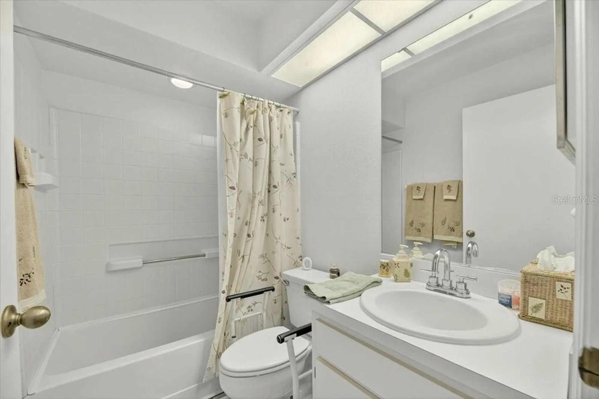 Property Slideshow image 26 of 54 | 1828 e del webb blvd, Sun City Center, FL, 33573