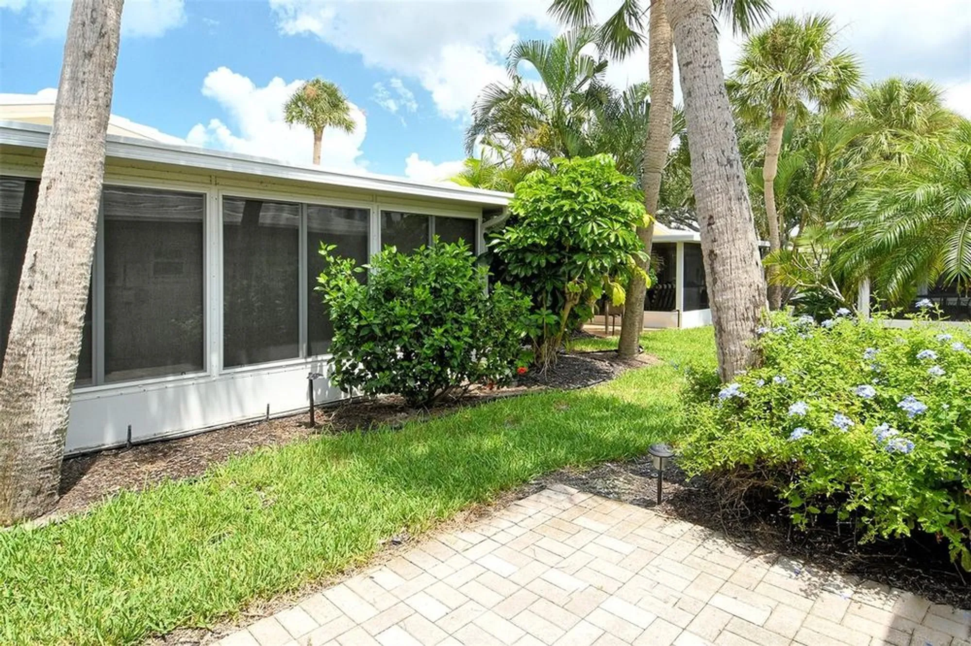 Property Slideshow image 36 of 65 | 119 whispering sands cir # v36, Sarasota, FL, 34242