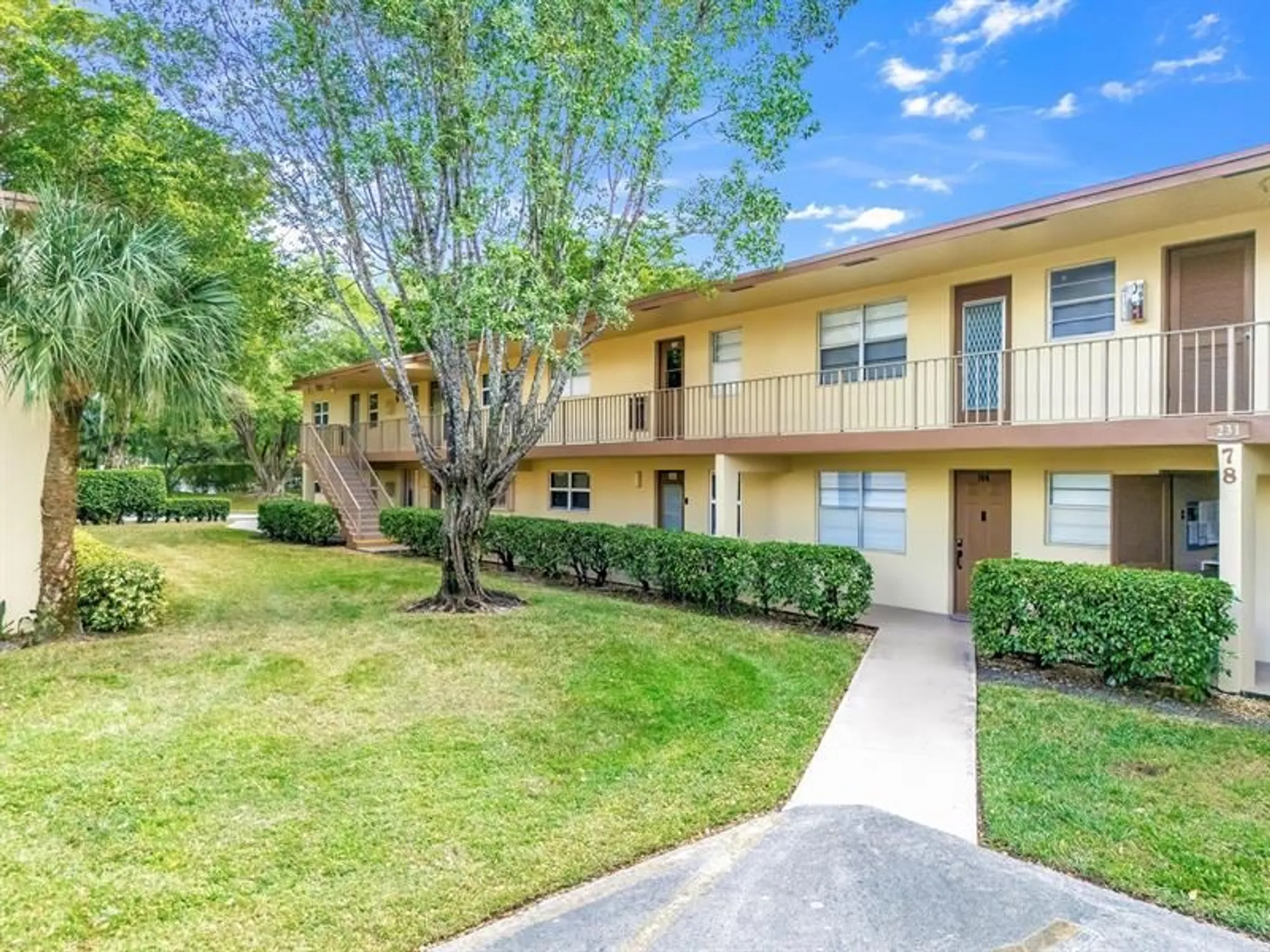 Property Slideshow image 3 of 26 | 231 nw 76th ave 201, Margate, FL, 33063