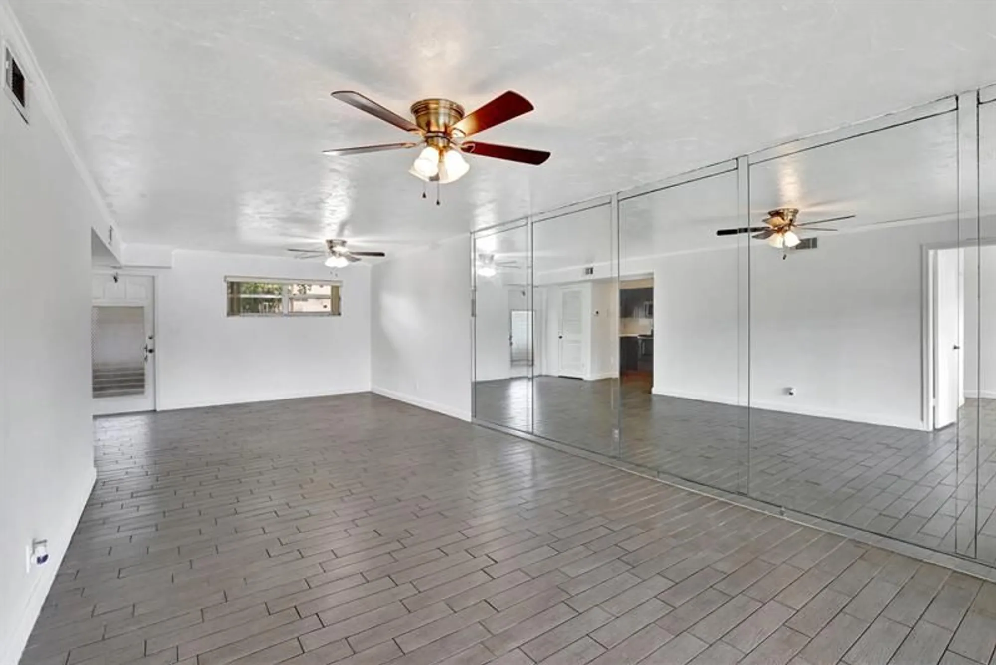 Property Slideshow image 5 of 16 | 9400 n hollybrook lake dr 105, Pembroke Pines, FL, 33025