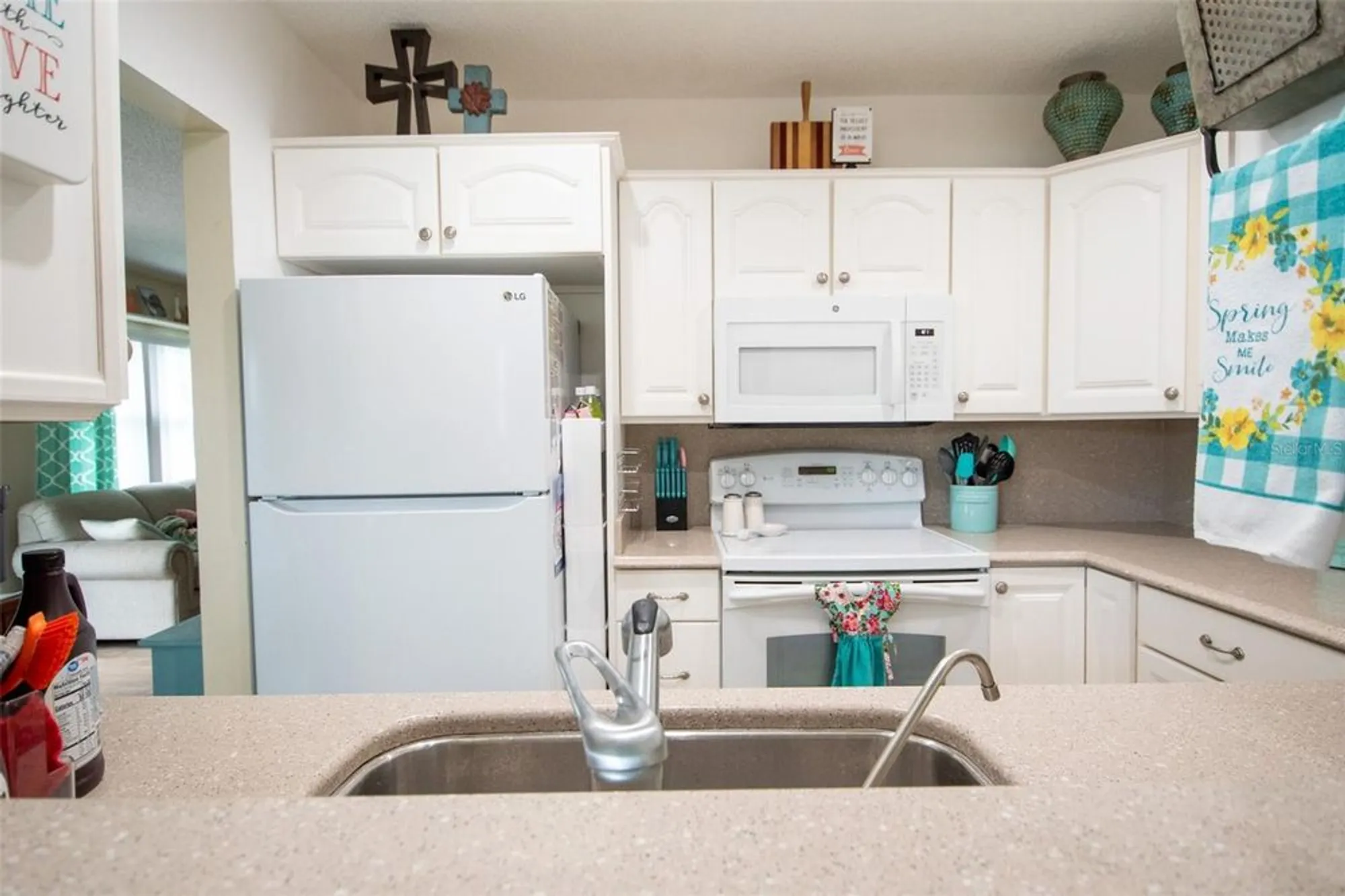 Property Slideshow image 11 of 27 | 216 gloucester blvd # 216, Sun City Center, FL, 33573