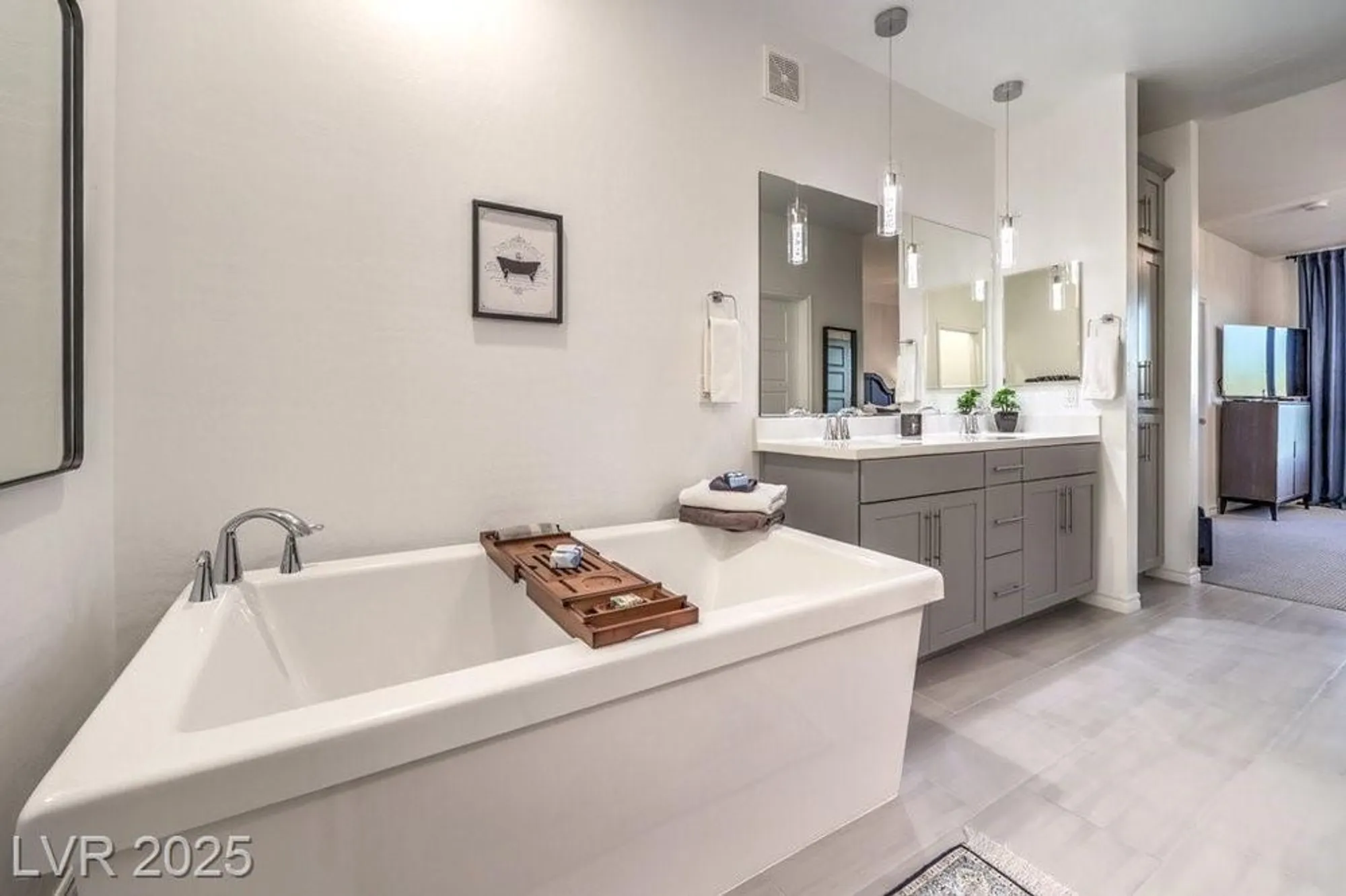 Property Slideshow image 8 of 66 | 2555 hampton rd 10304, Henderson, NV, 89052