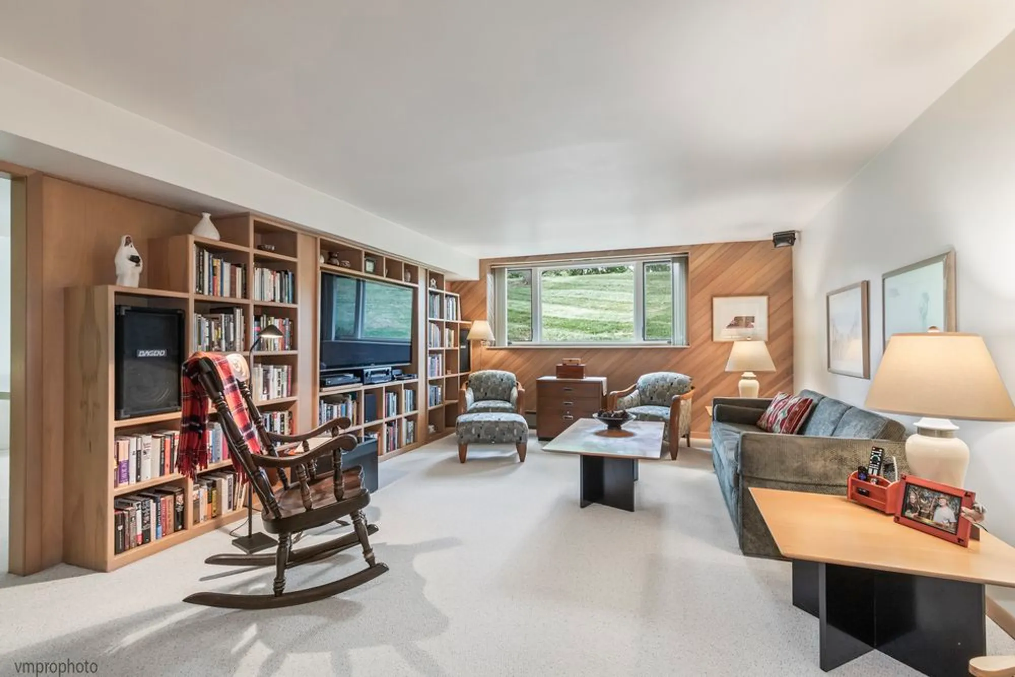 Property Slideshow image 23 of 37 | 68 thornhill ln, Lake Barrington, IL, 60010