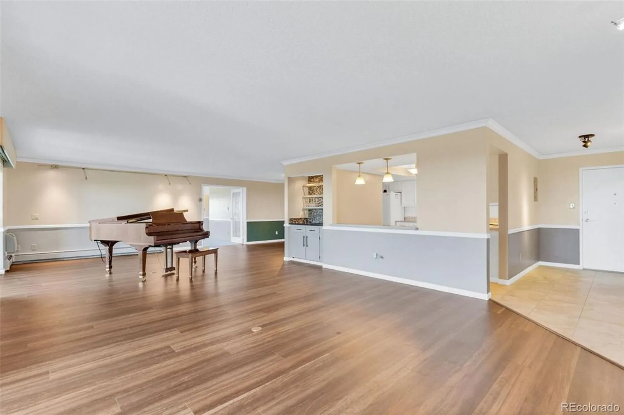 Property Slideshow image 4 of 50 | 14390 e marina dr apt 606, Aurora, CO, 80014