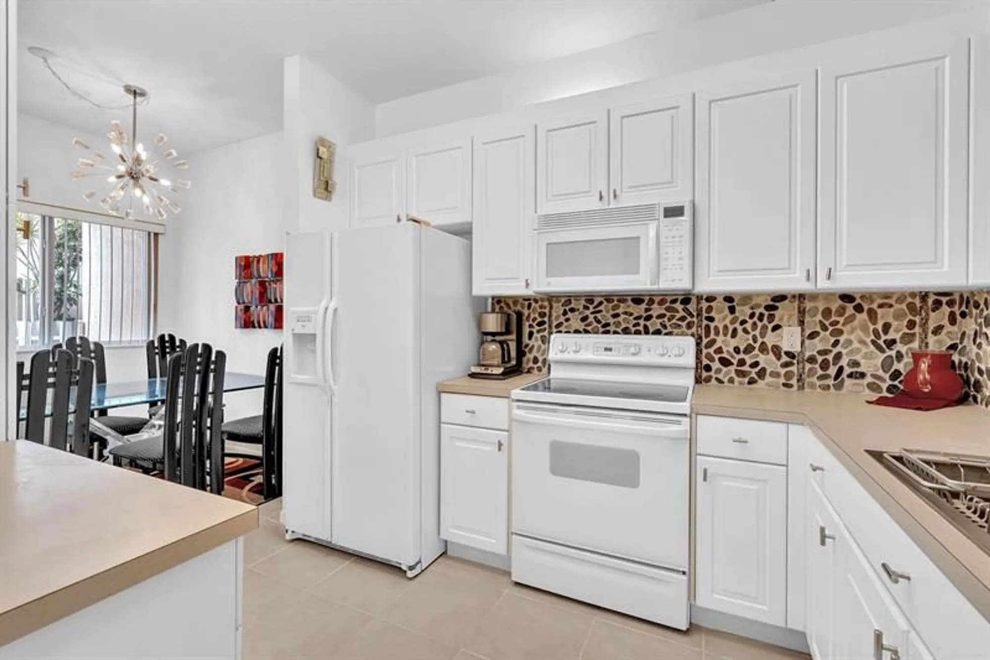 Property Slideshow image 8 of 78 | 7775 yardley dr apt 110, Tamarac, FL, 33321