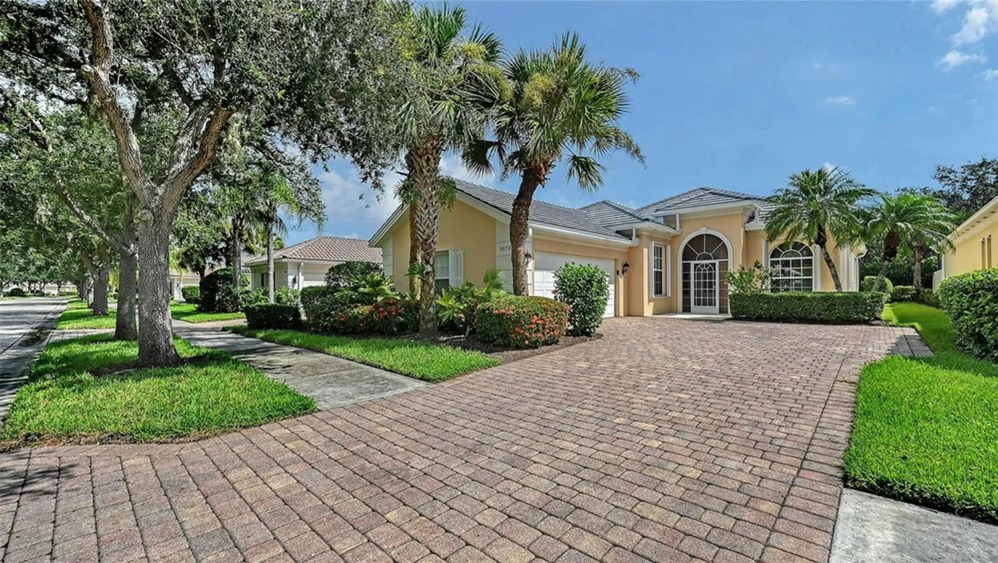 Property Slideshow image 16 of 100 | 5679 ferrara dr, Sarasota, FL, 34238