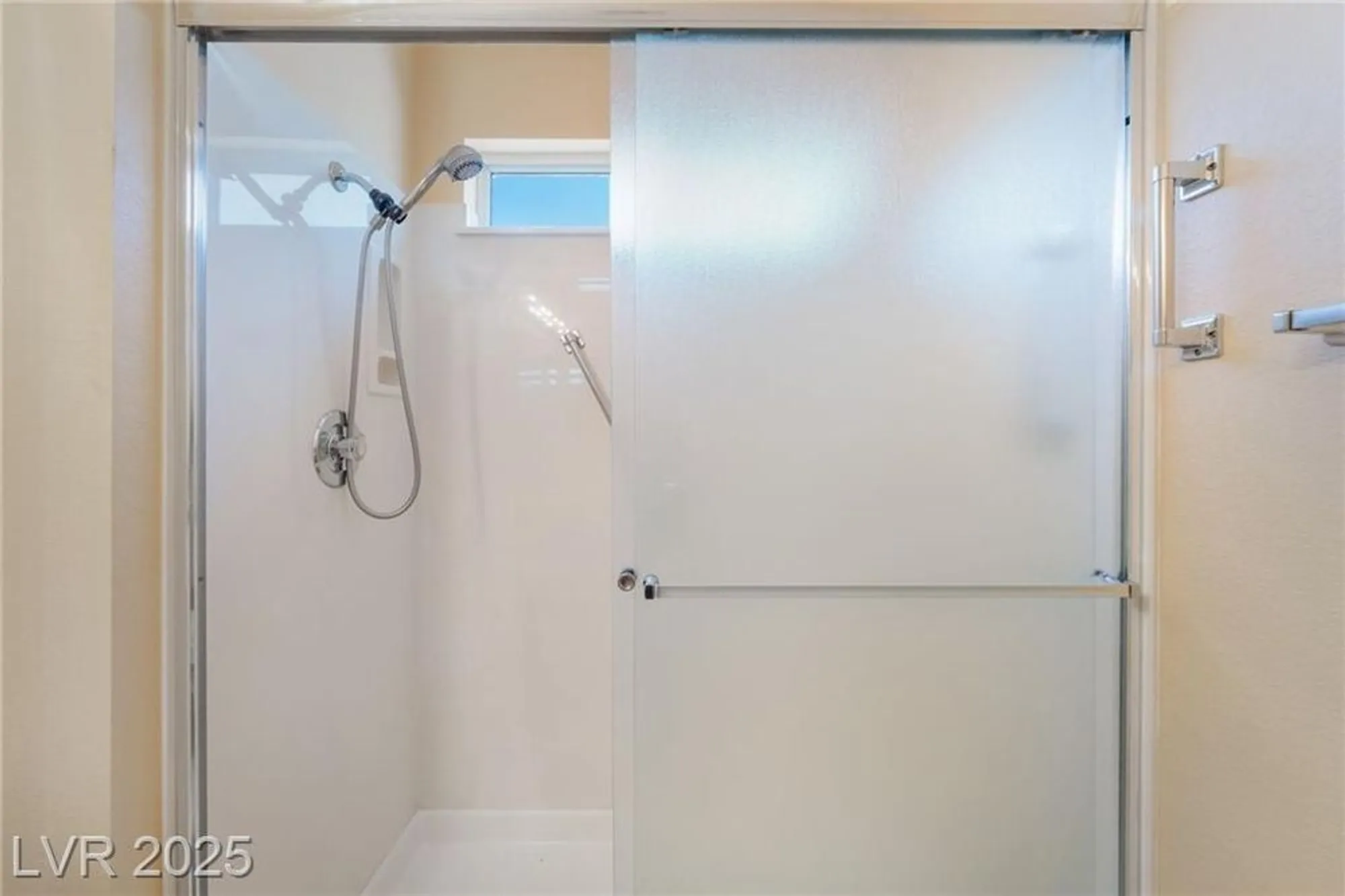 Property Slideshow image 18 of 31 | 2601 desert sands dr, Las Vegas, NV, 89134
