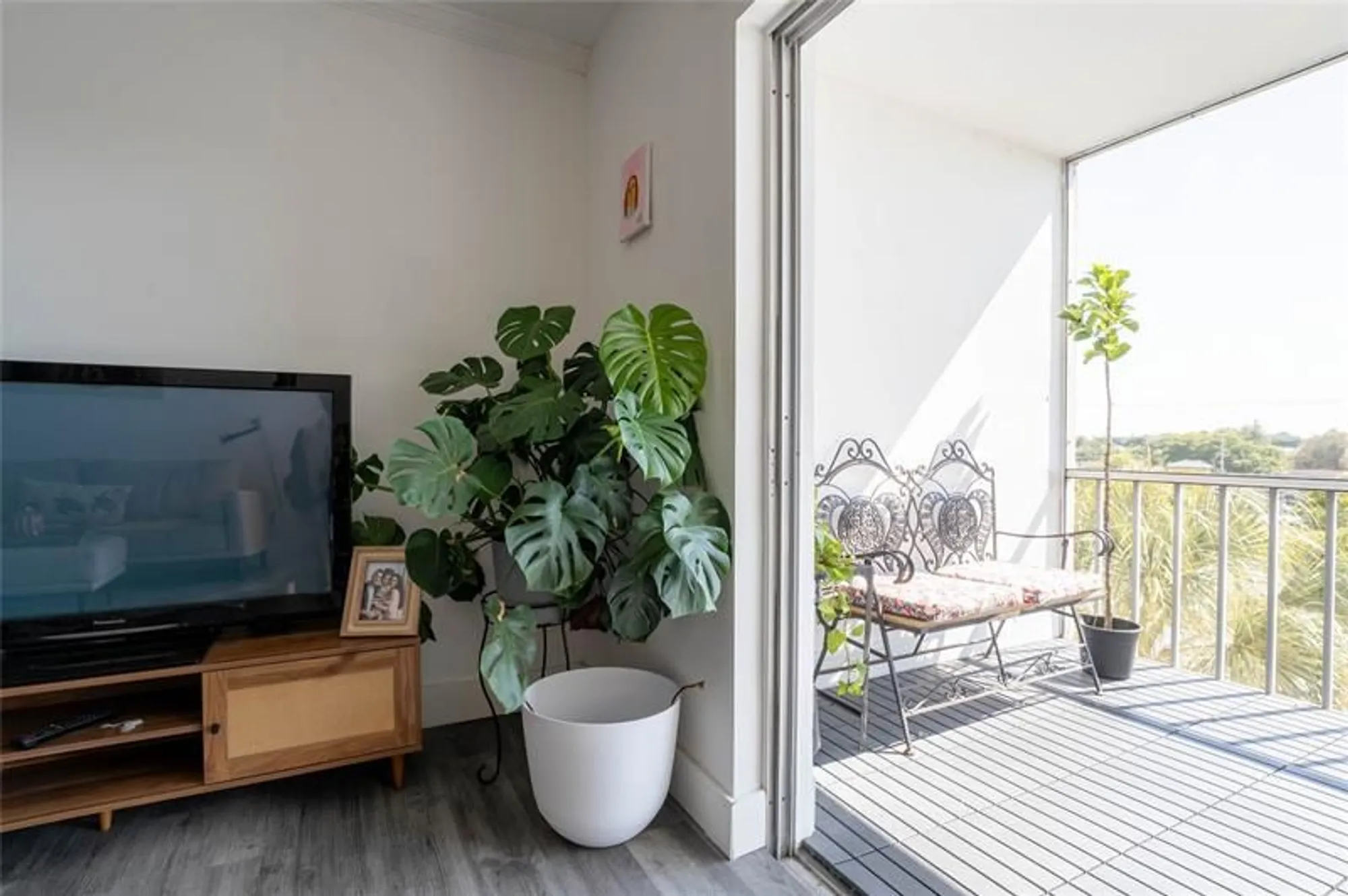 Property Slideshow image 27 of 31 | 1000 country club dr 403, Margate, FL, 33063