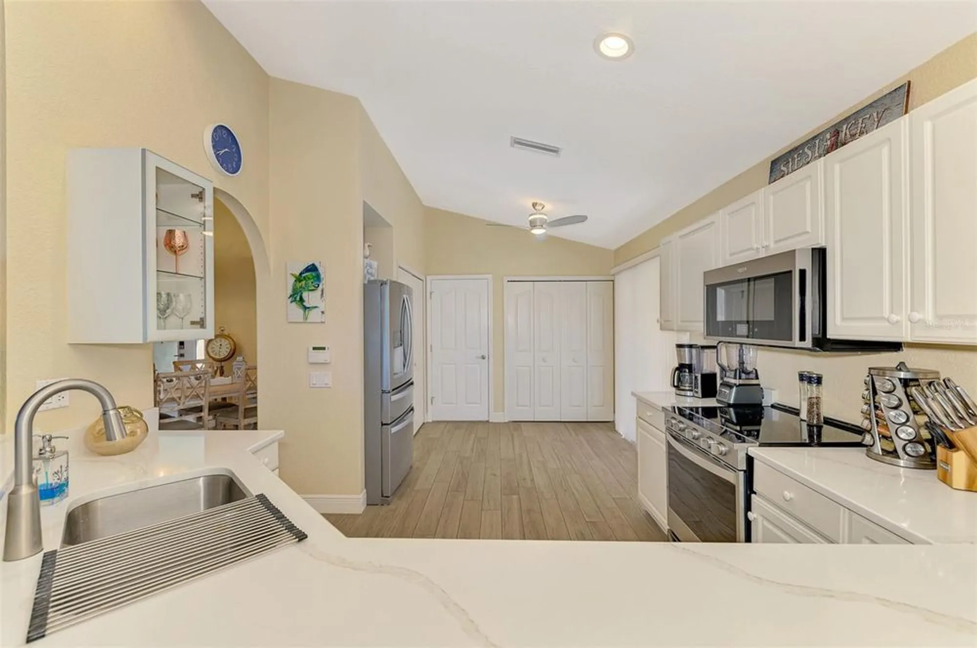 Property Slideshow image 20 of 55 | 320 bermuda ct 10, Venice, FL, 34293
