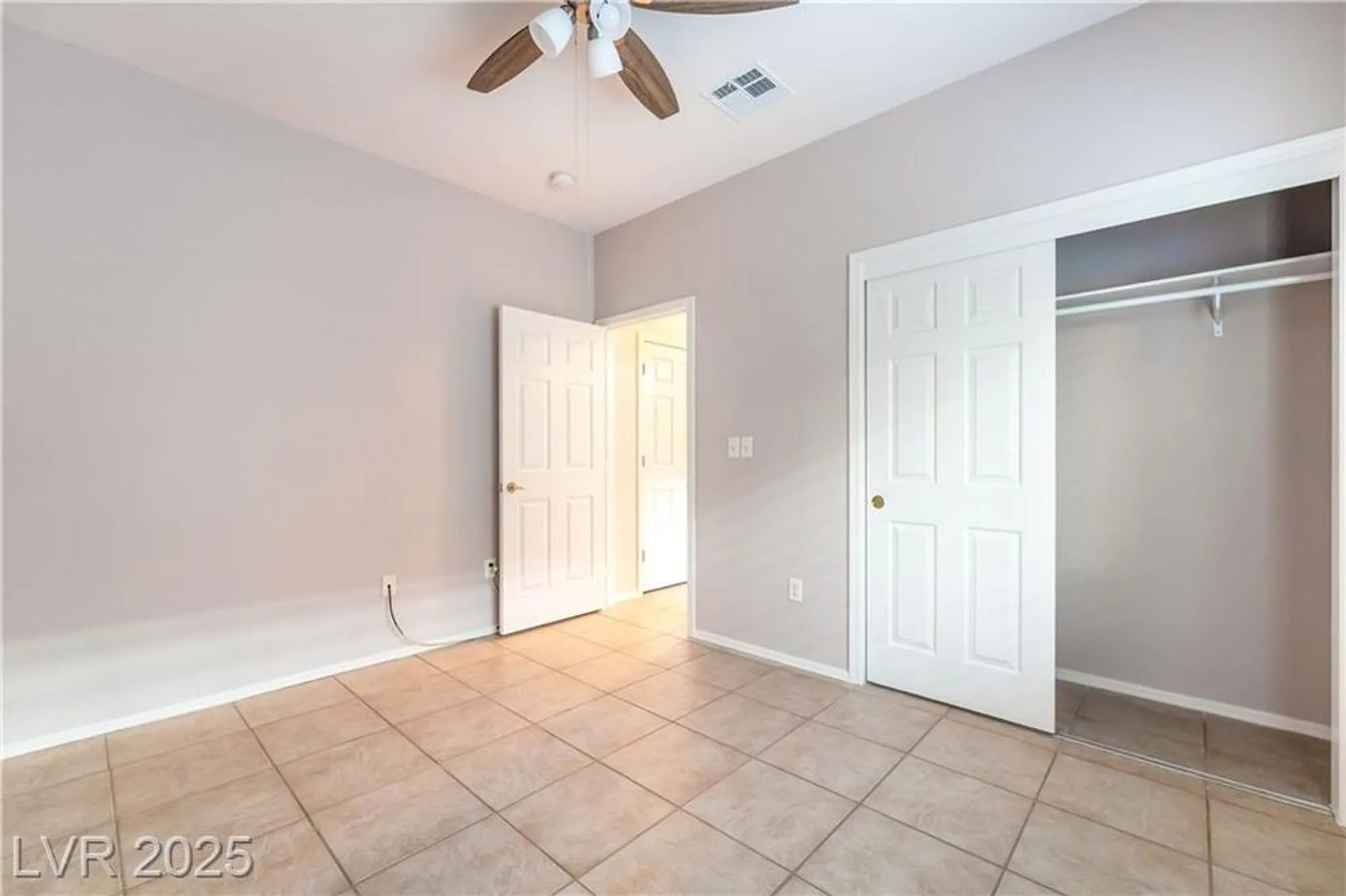 Property Slideshow image 24 of 52 | 2810 meadow park ave, Henderson, NV, 89052
