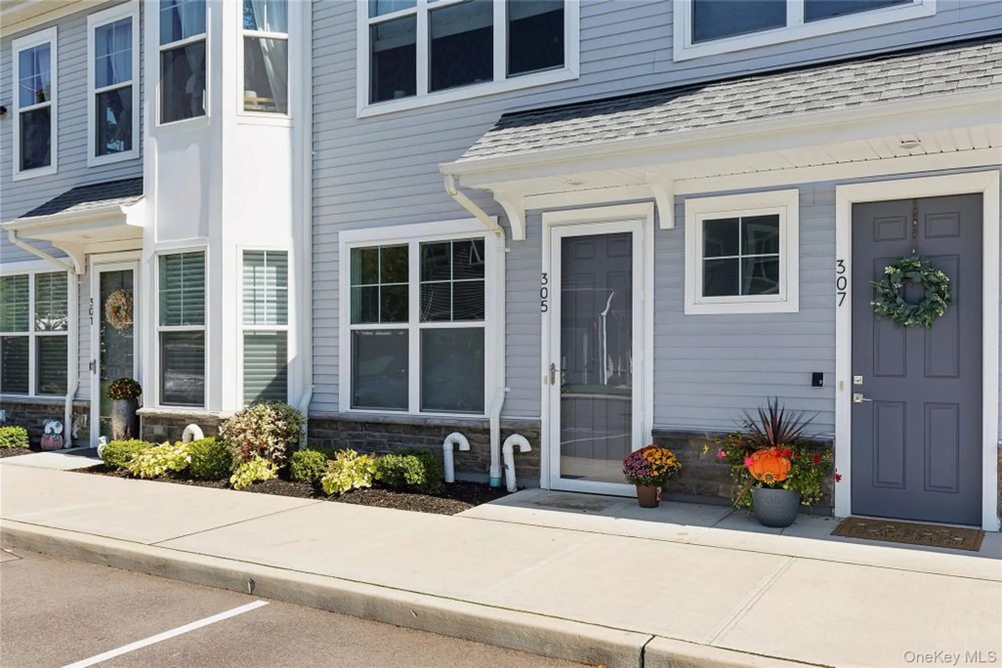 Property Slideshow image 2 of 19 | 305 emanuel way, East Meadow, NY, 11554