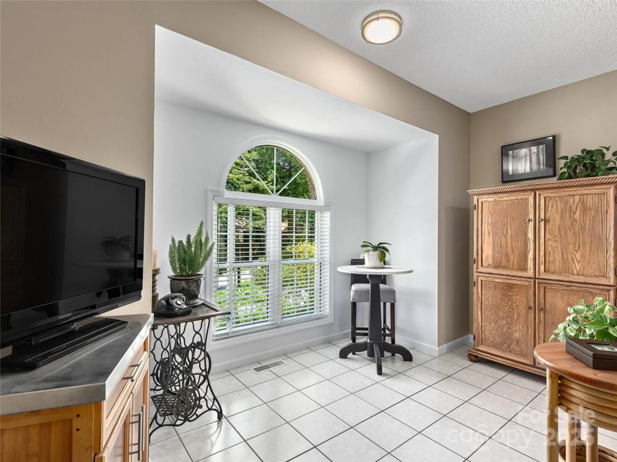 Property Slideshow image 13 of 37 | 306 croydon dr, Hendersonville, NC, 28791