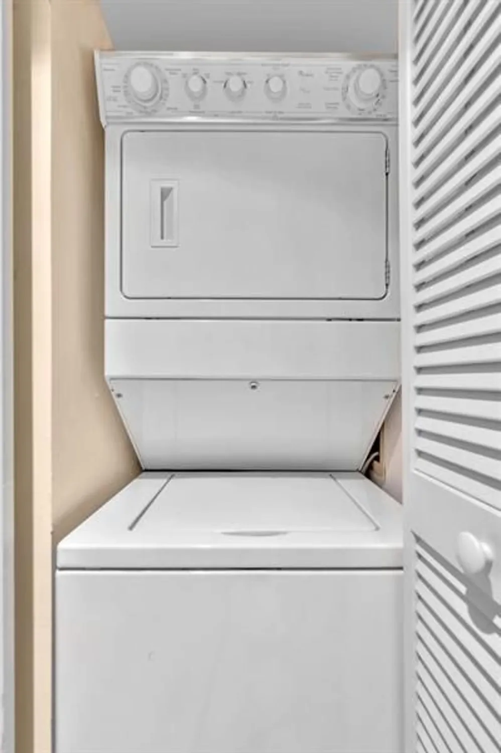 Property Slideshow image 31 of 65 | 9587 weldon cir b211, Tamarac, FL, 33321