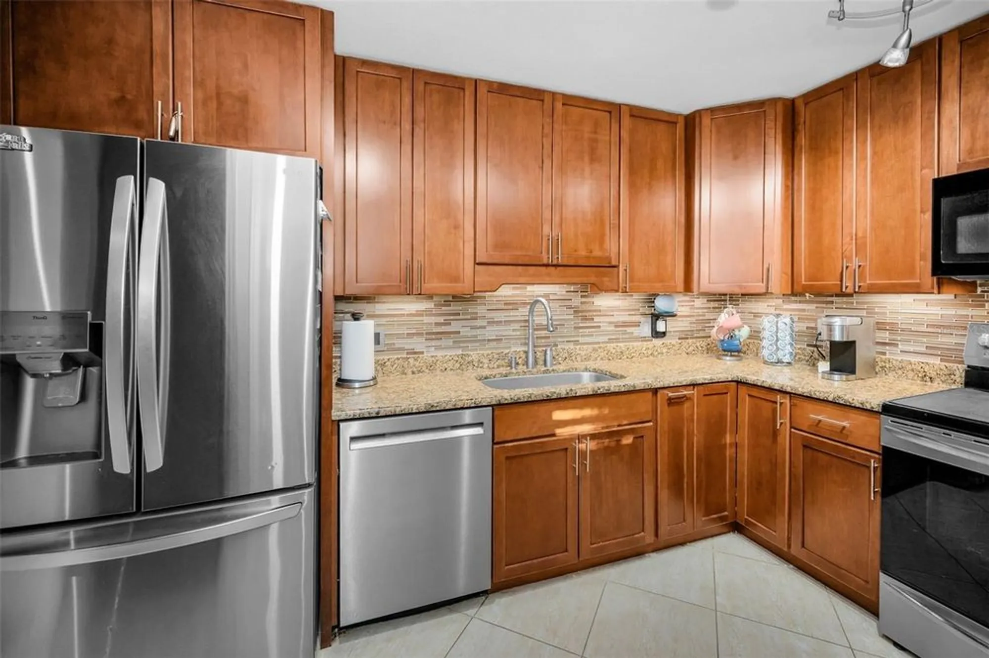 Property Slideshow image 31 of 85 | 3062 eastland blvd 105, Clearwater, FL, 33761