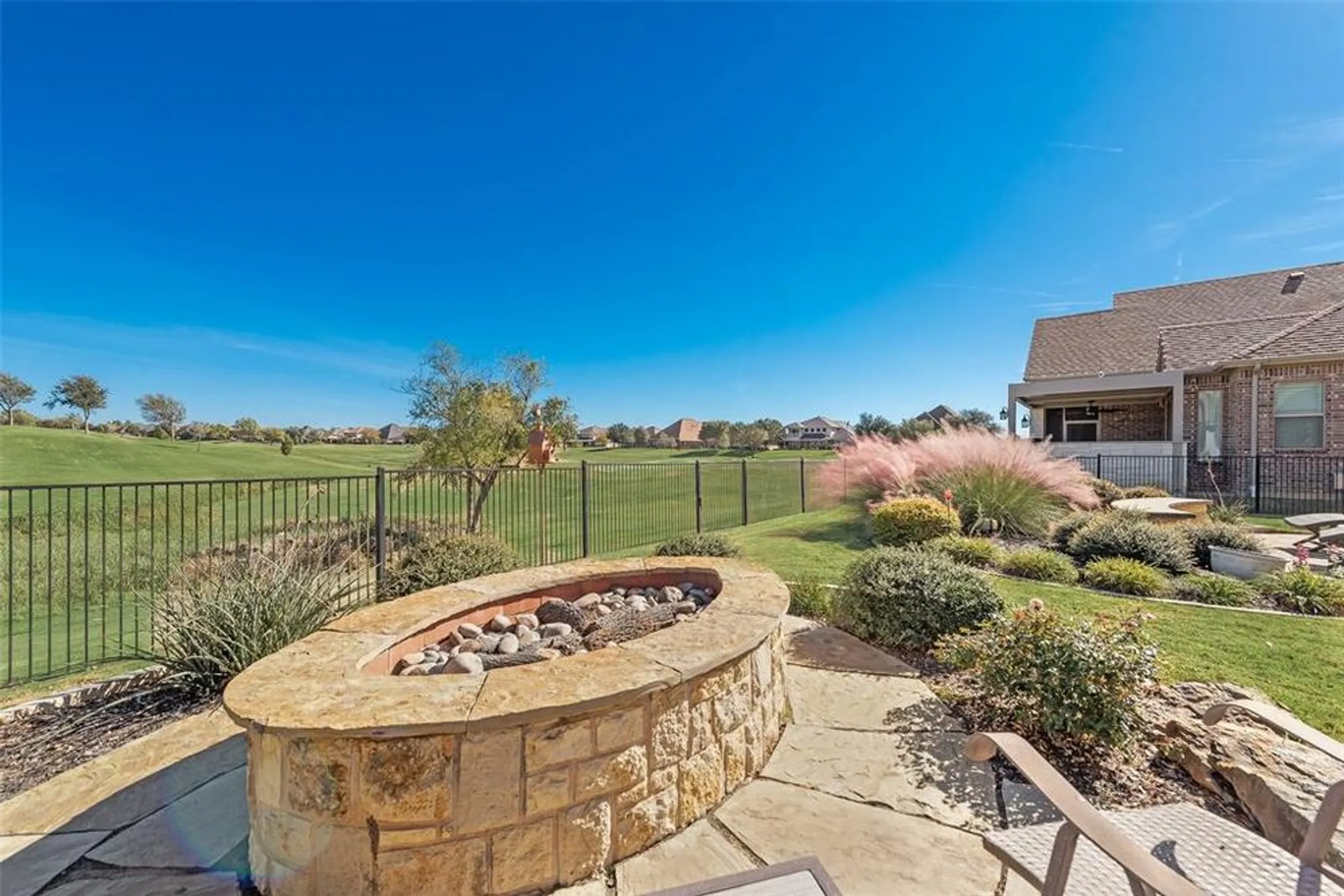 Property Slideshow image 27 of 32 | 11532 southerland dr, Denton, TX, 76207