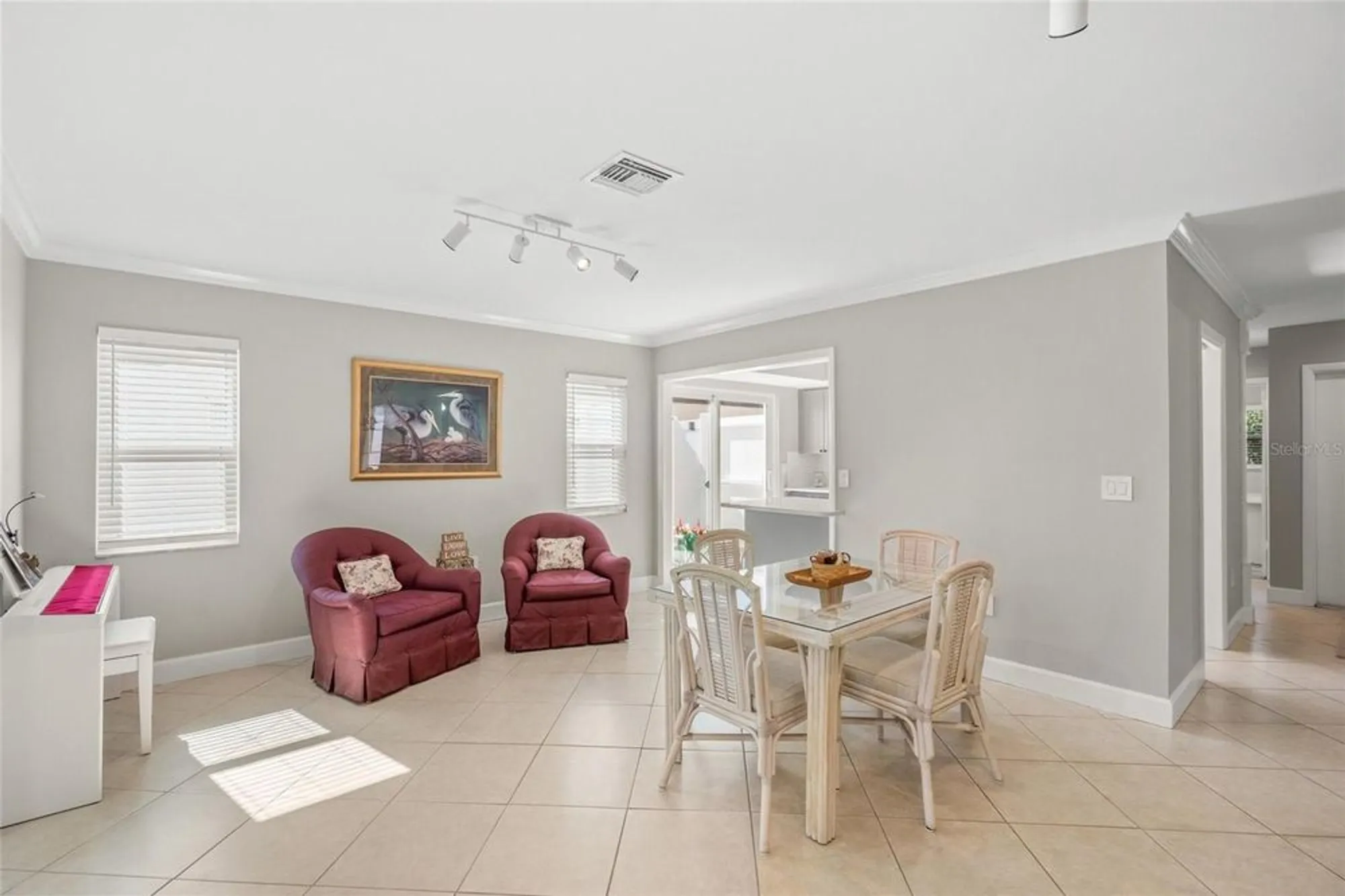 Property Slideshow image 4 of 35 | 6213 green view dr # 127, Sarasota, FL, 34231