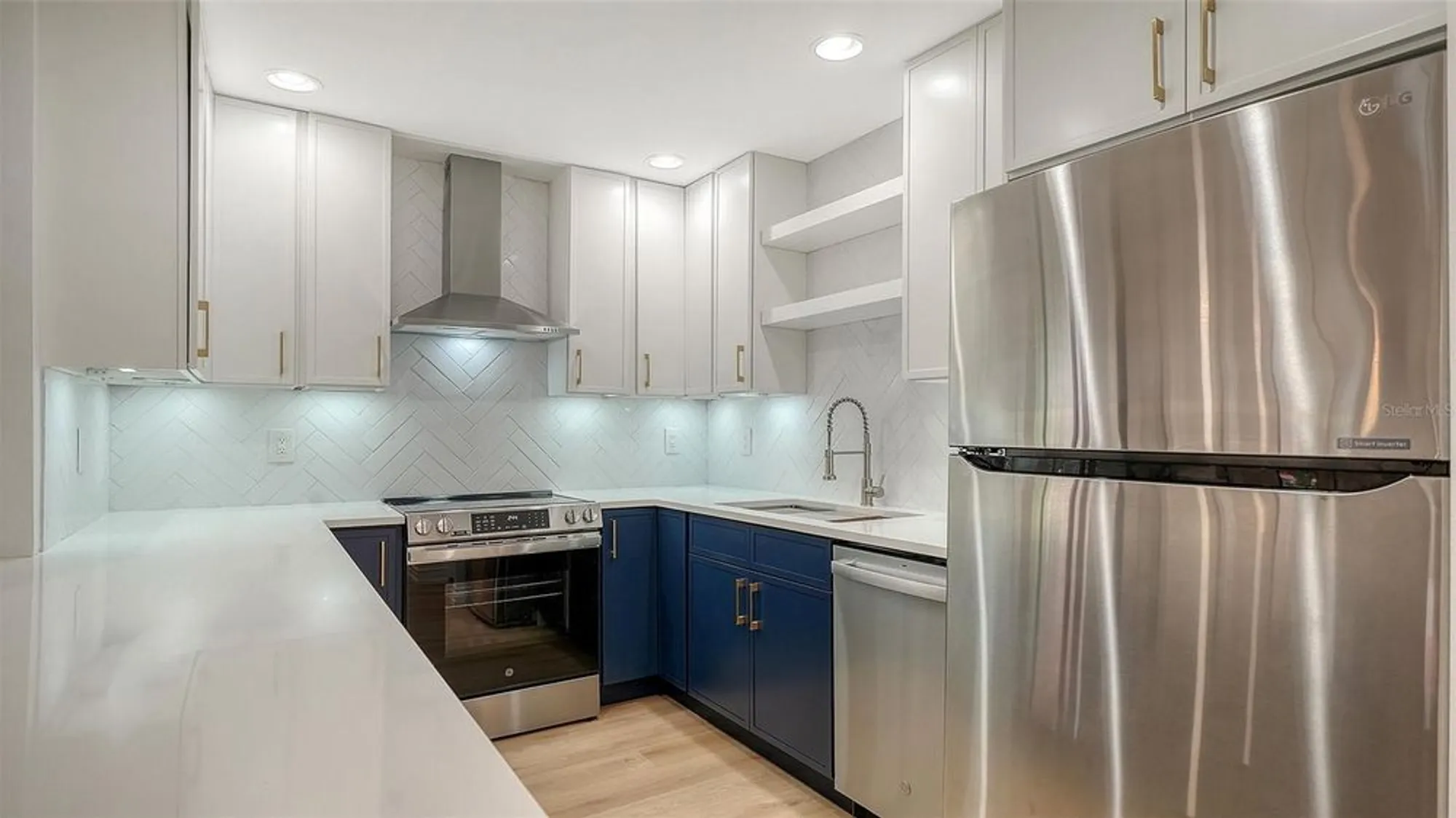 Property Slideshow image 10 of 48 | 5027 kestral park # 64, Sarasota, FL, 34231