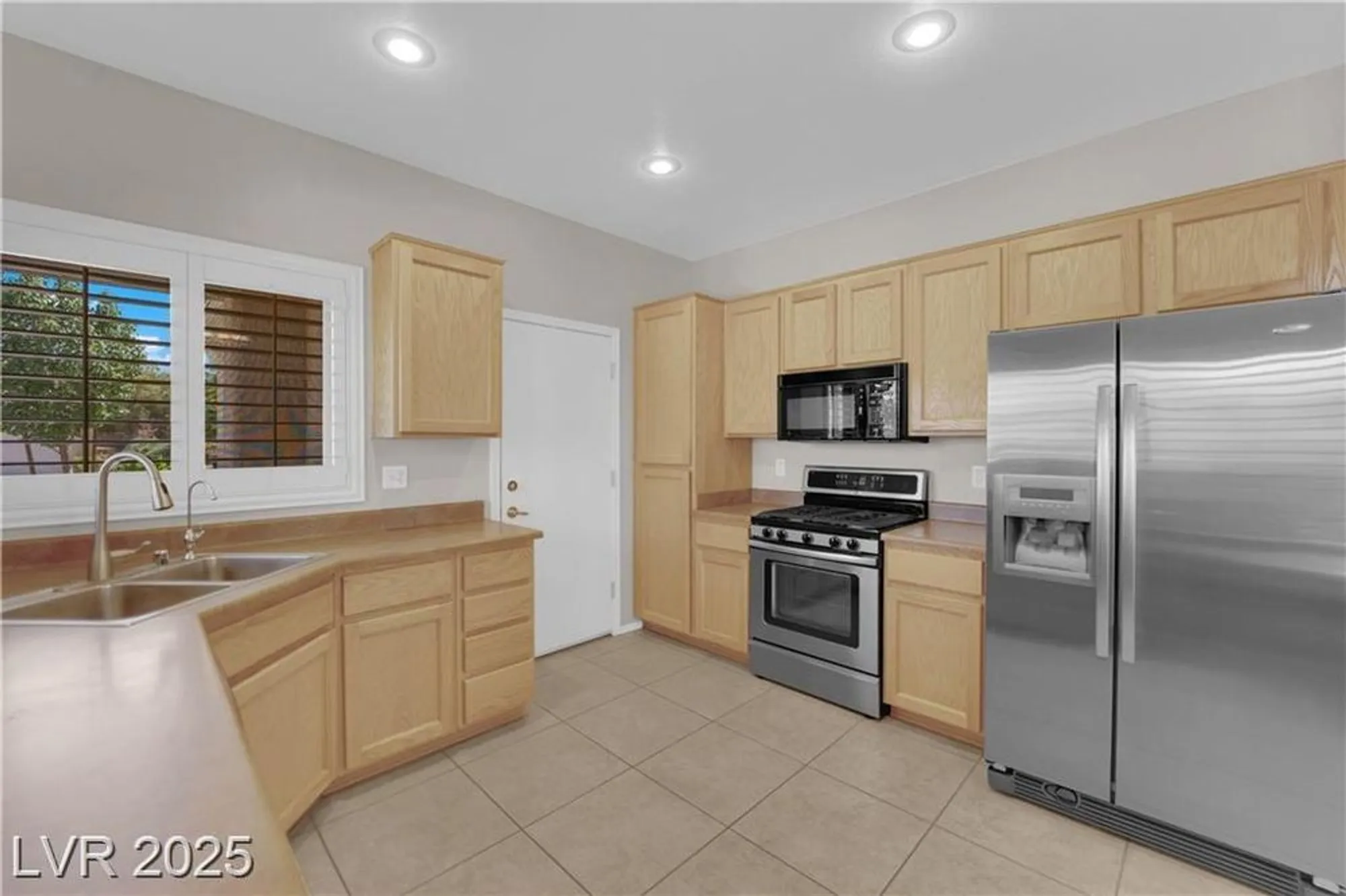 Property Slideshow image 8 of 24 | 2504 libretto ave, Henderson, NV, 89052