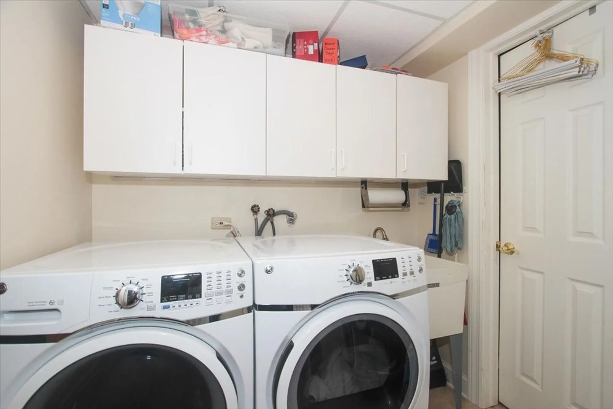 Property Slideshow image 35 of 54 | 660 old barn rd # f-24, Lake Barrington, IL, 60010