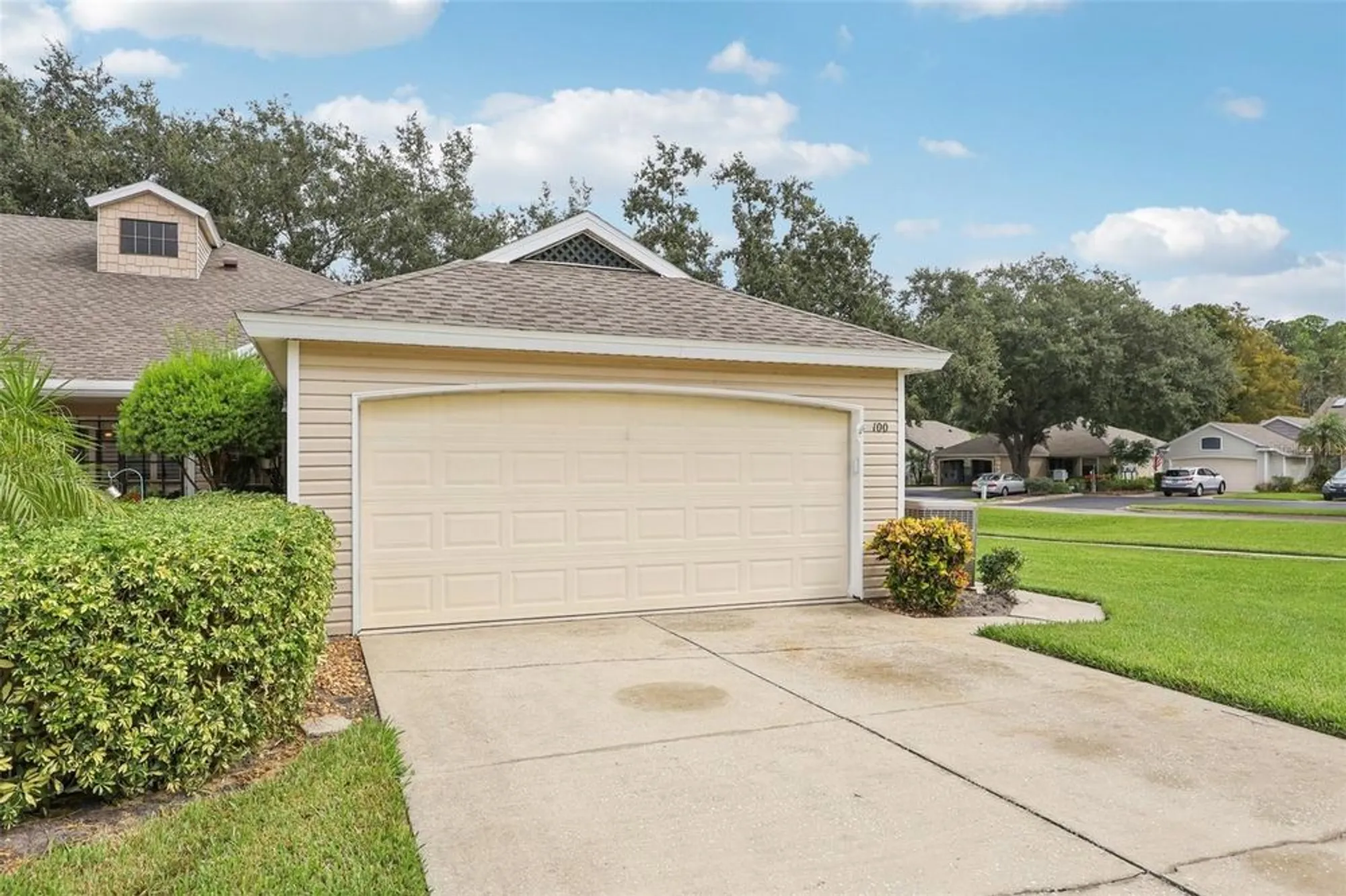 Property Slideshow image 1 of 40 | 100 juniper way, Tavares, FL, 32778