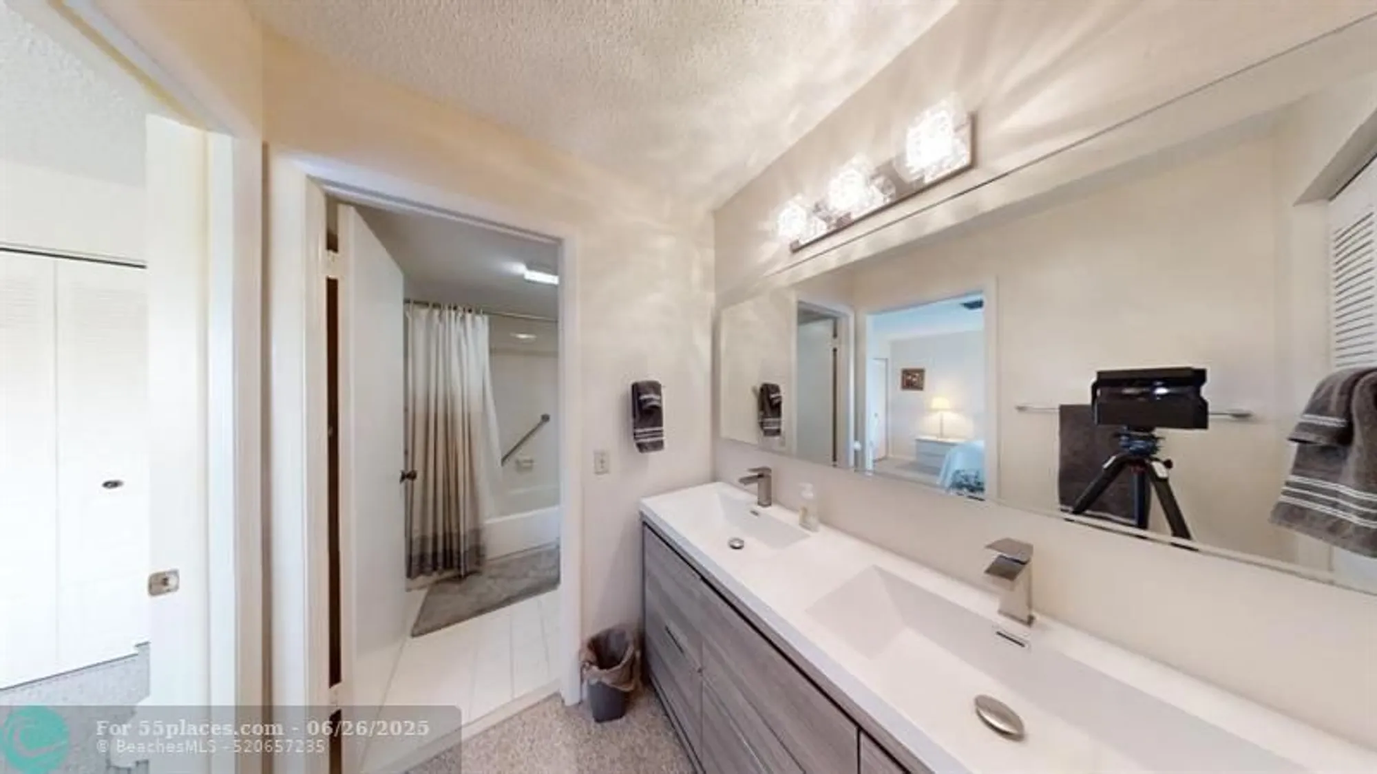 Property Slideshow image 35 of 41 | 8460 casa del lago e, Boca Raton, FL, 33433