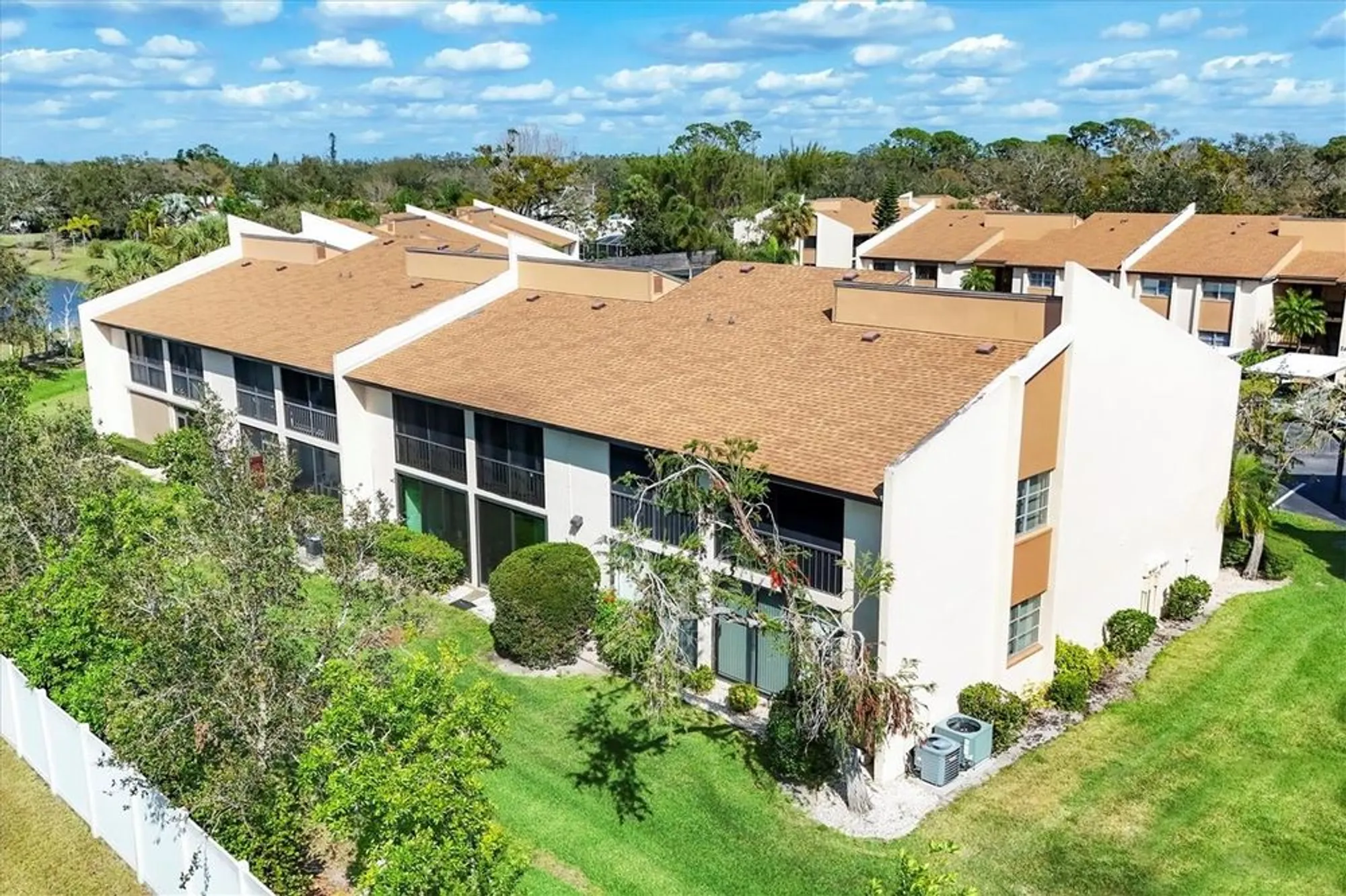 Property Slideshow image 31 of 64 | 2446 clubhouse cir unit 202, Sarasota, FL, 34232