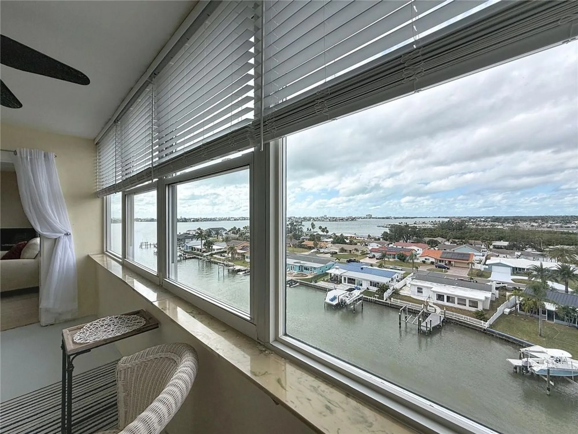 Property Slideshow image 52 of 77 | 4725 cove cir apt 810, Saint Petersburg, FL, 33708