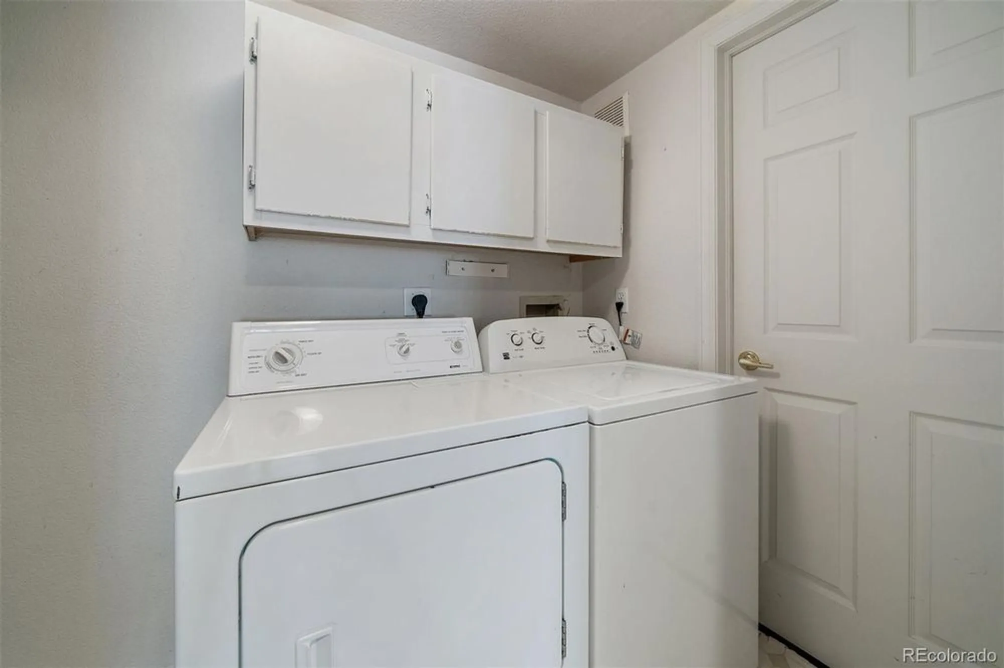 Property Slideshow image 27 of 28 | 2788 w greens dr, Littleton, CO, 80123