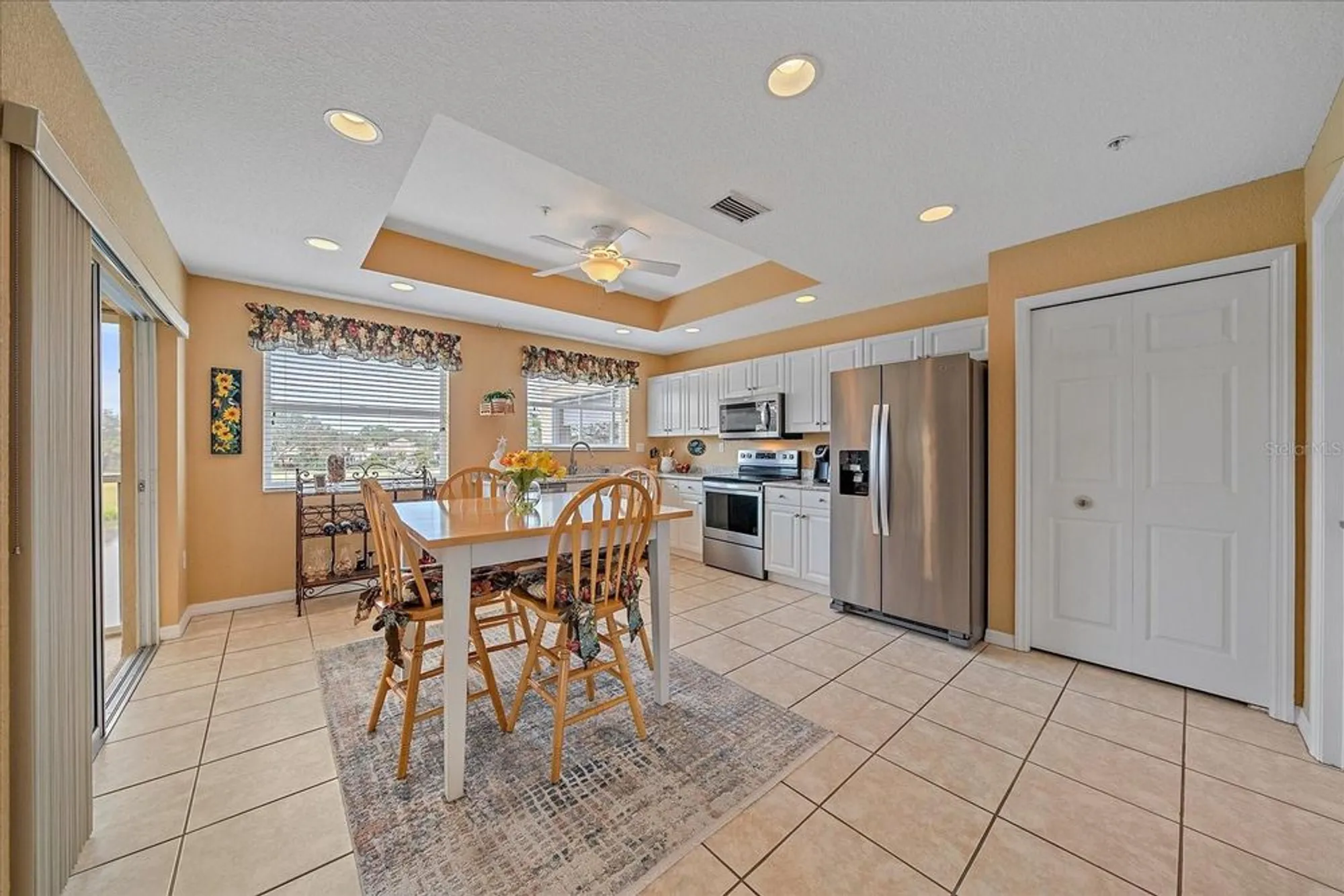 Property Slideshow image 10 of 44 | 6334 grand oak cir 201, Bradenton, FL, 34203