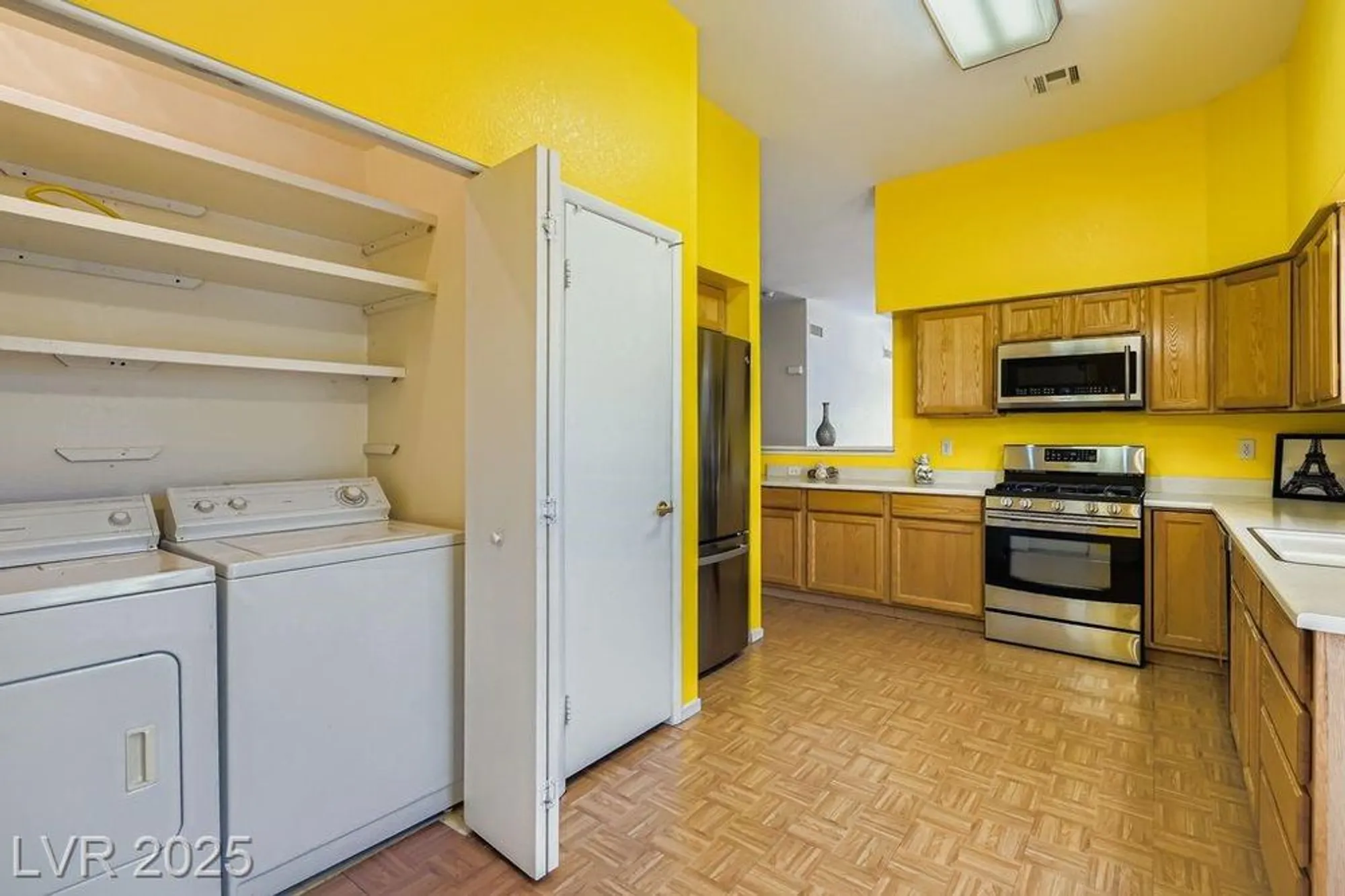 Property Slideshow image 5 of 18 | 4833 lawnwood ct, Las Vegas, NV, 89130