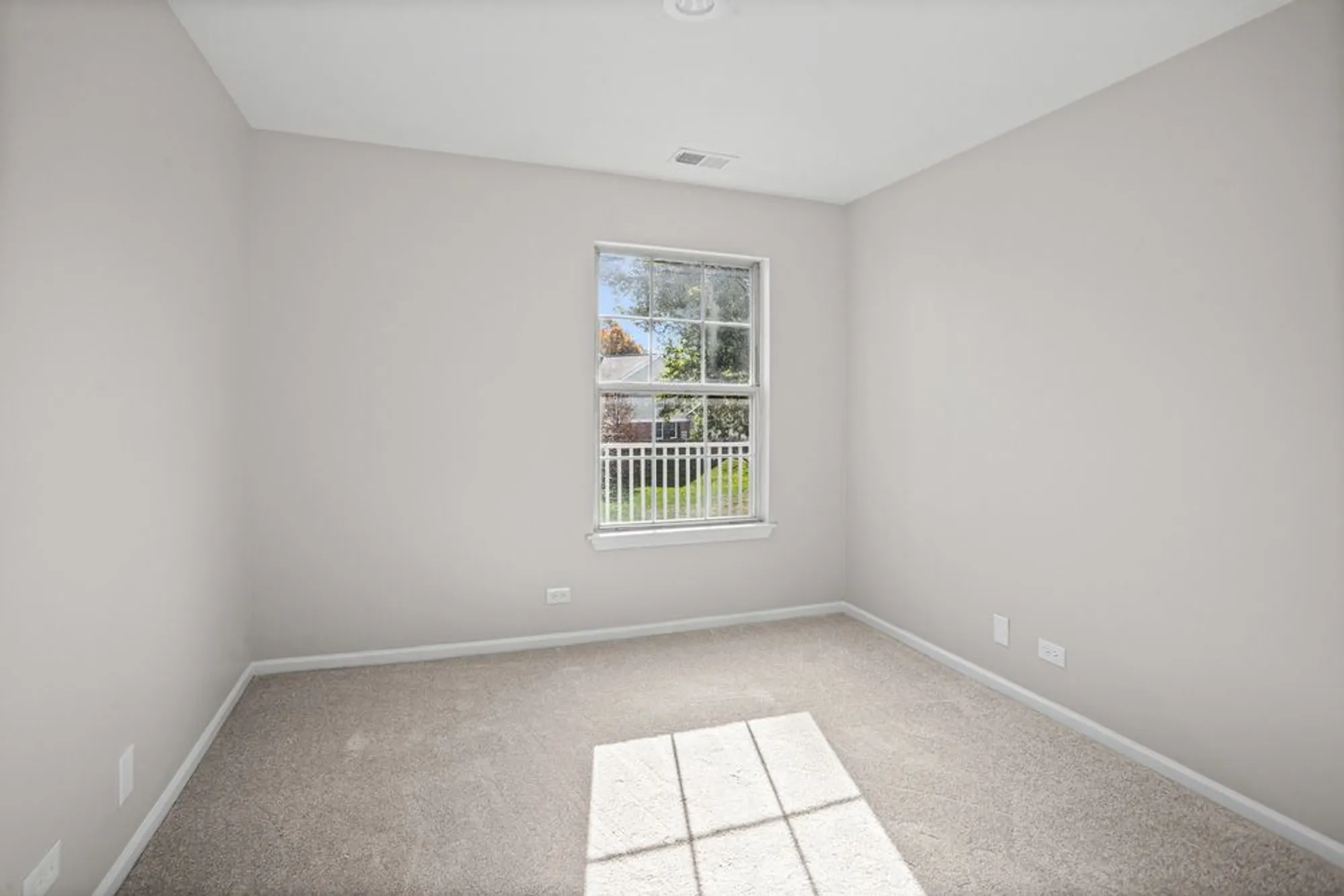 Property Slideshow image 12 of 23 | 109 rob roy ln c, Prospect Heights, IL, 60070