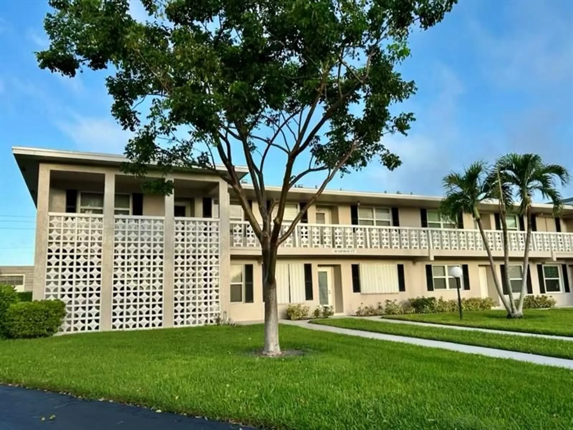 Property Slideshow image 3 of 32 | 1001 flame vine ave apt 201, Delray Beach, FL, 33445